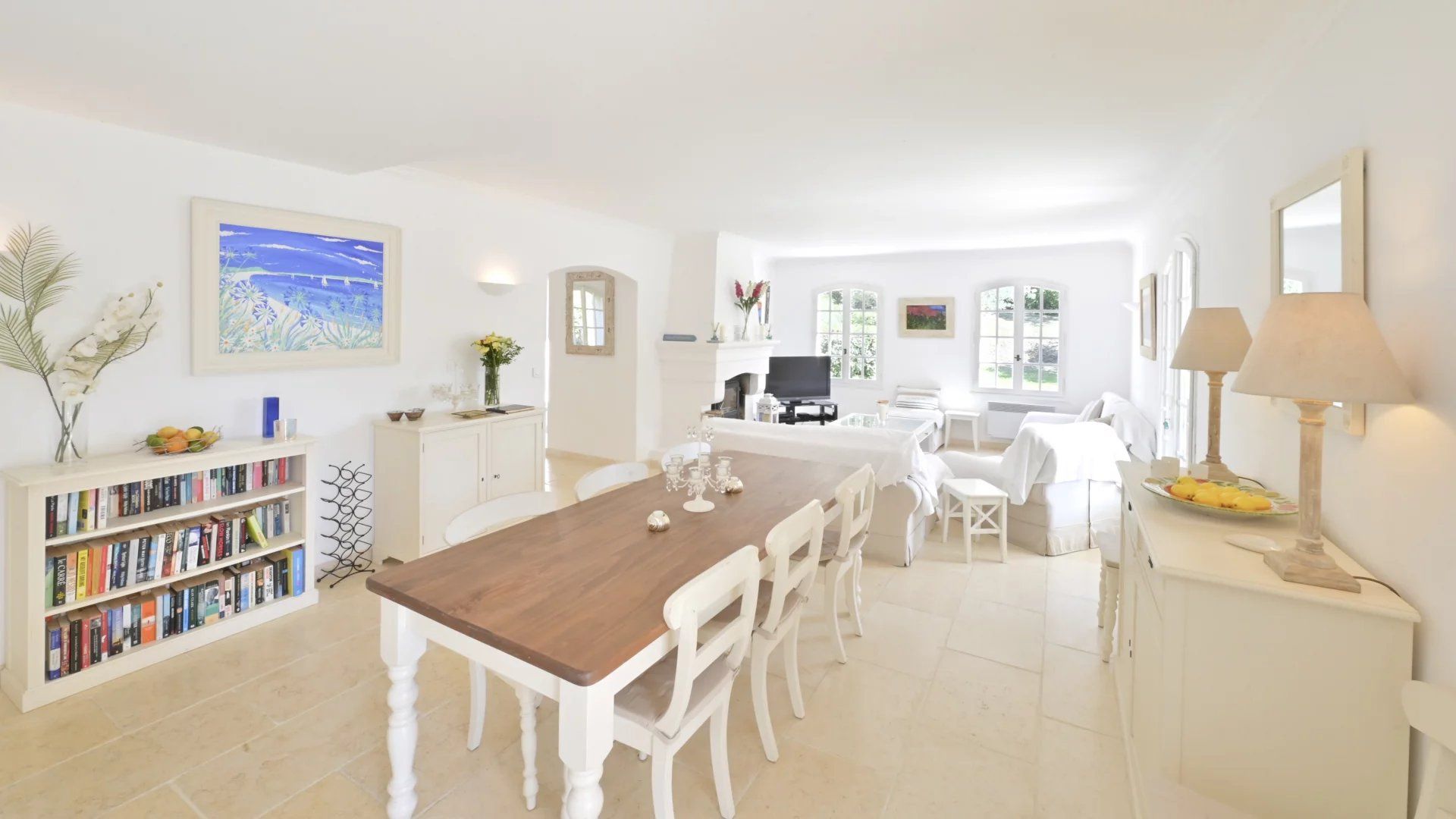 villa 6 Rooms for sale on Cogolin (83310)