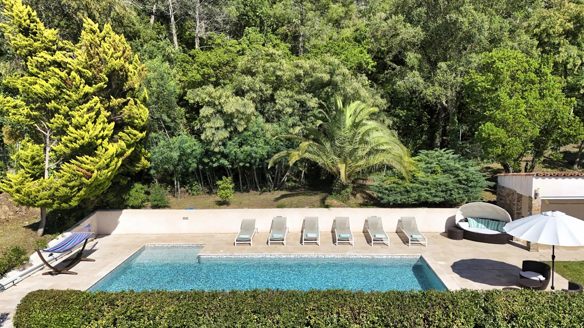 villa 6 Rooms for sale on Cogolin (83310)