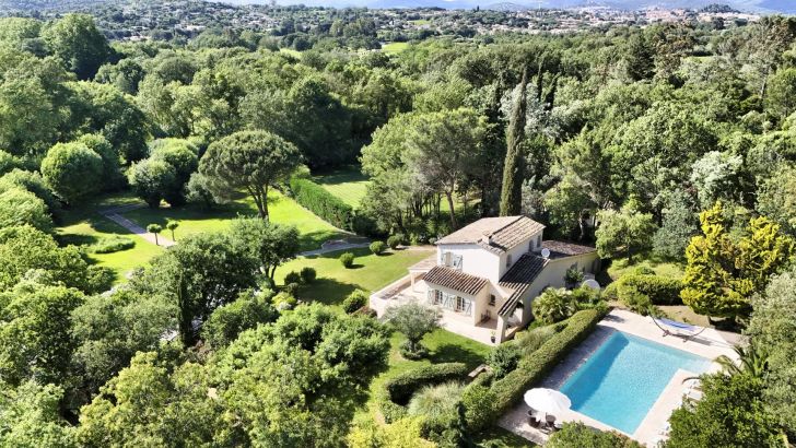 Sale Villa Cogolin 6&nbsp;Rooms 201.99&nbsp;m²