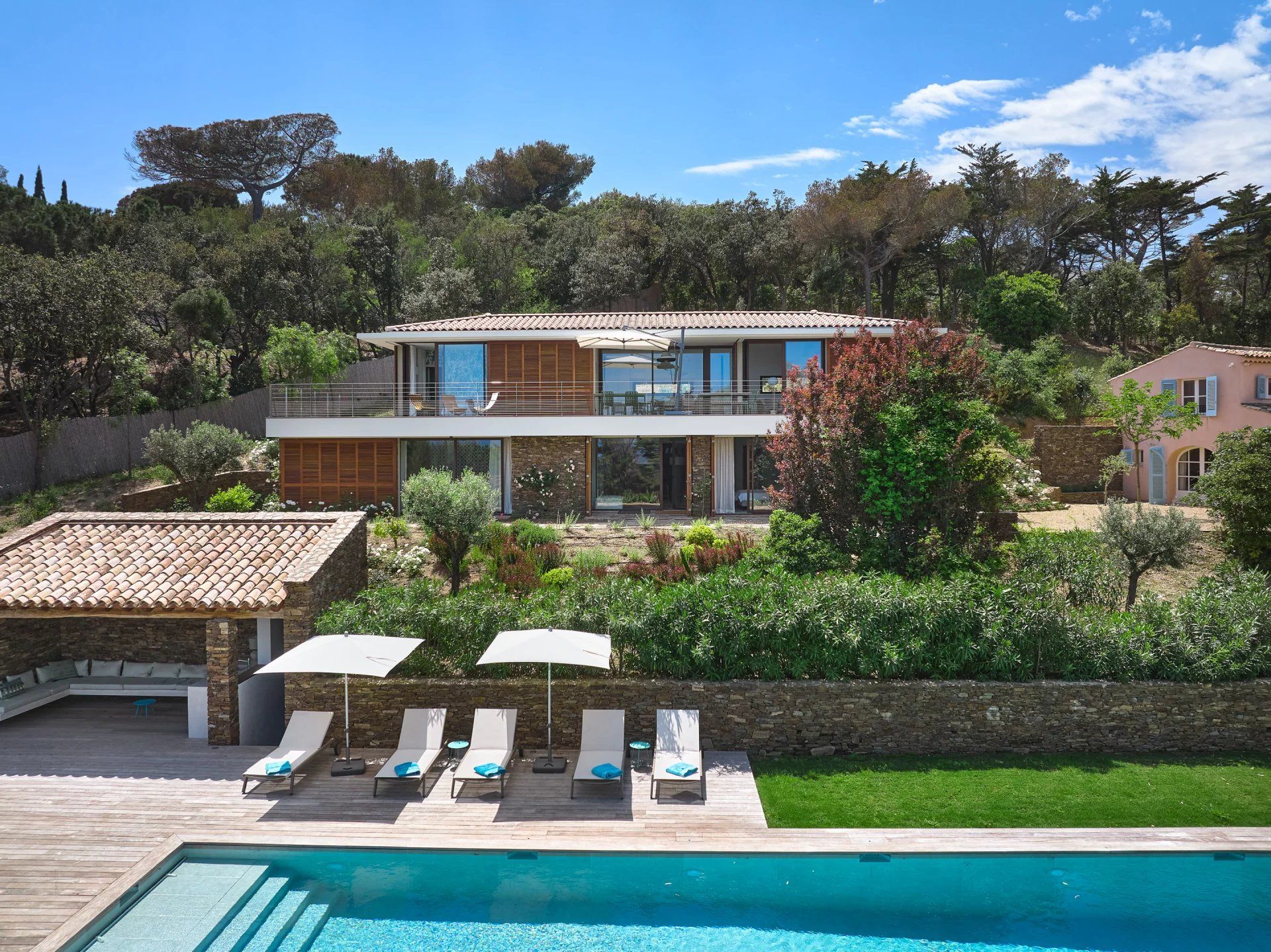villa 11 Rooms for seasonal rent on Saint-Tropez (83990)