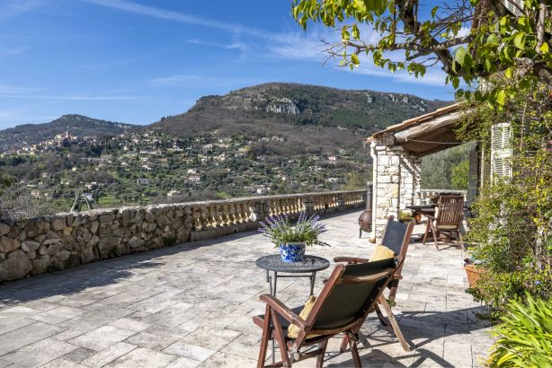 Sale Villa Tourrettes-sur-Loup 5&nbsp;Rooms 220&nbsp;m²
