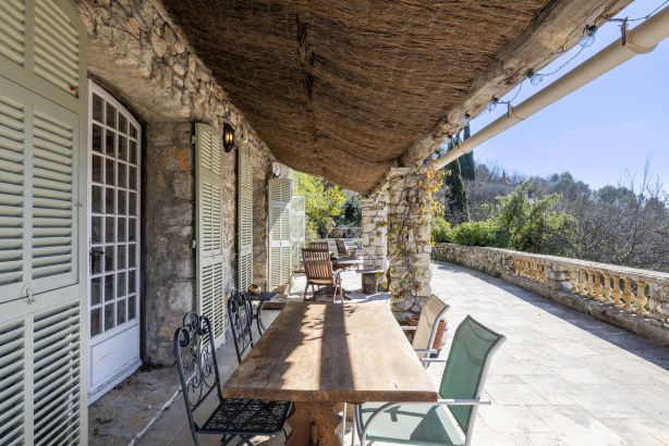 Sale Villa Tourrettes-sur-Loup 5&nbsp;Rooms 220&nbsp;m²