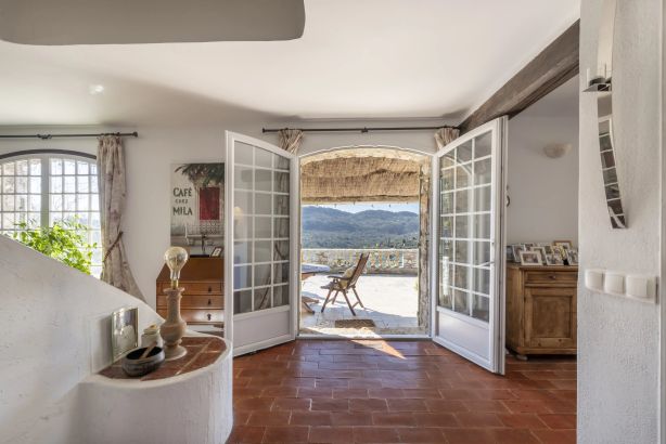 Sale Villa Tourrettes-sur-Loup 5&nbsp;Rooms 220&nbsp;m²
