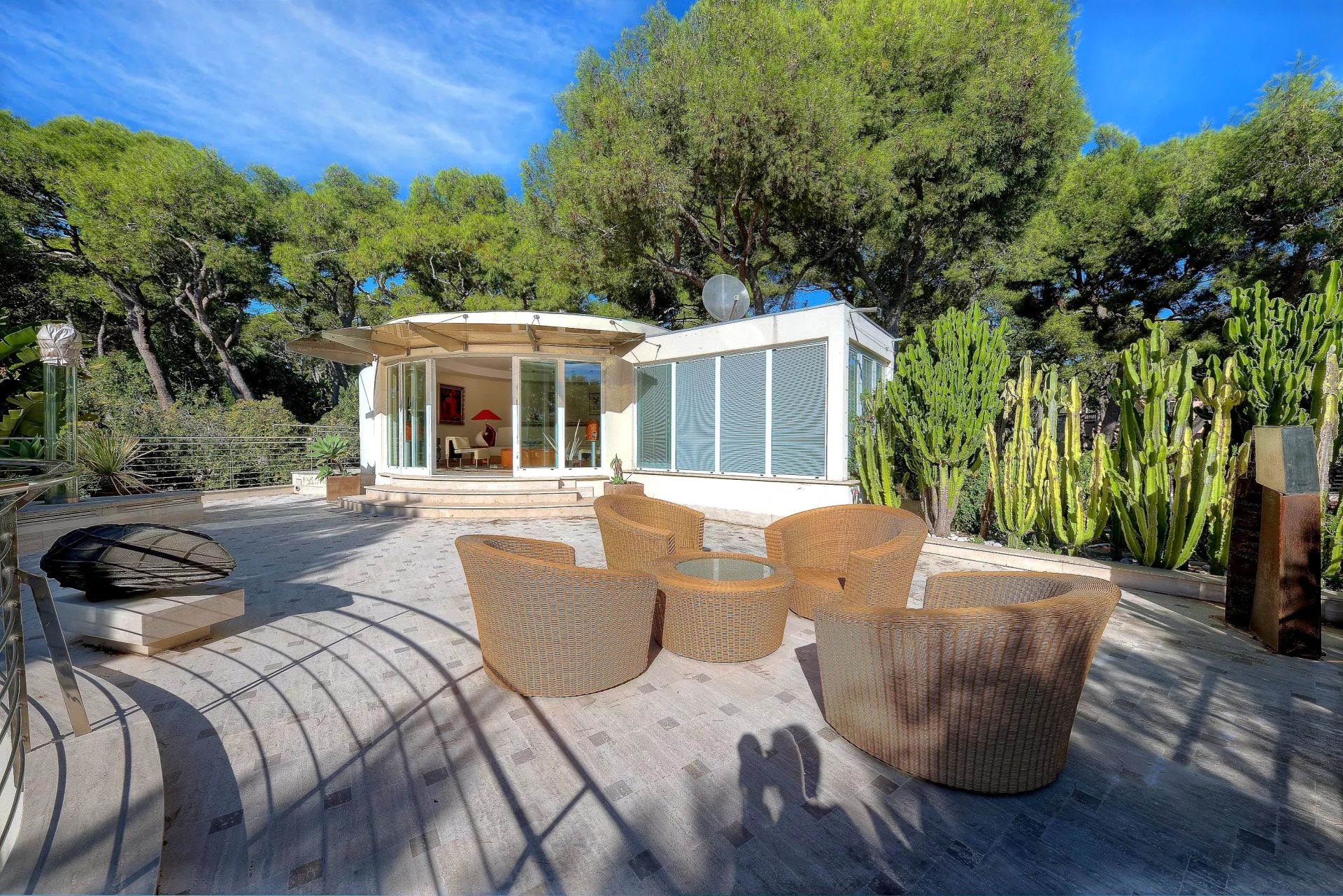 villa for sale on Saint-Jean-Cap-Ferrat (06230)