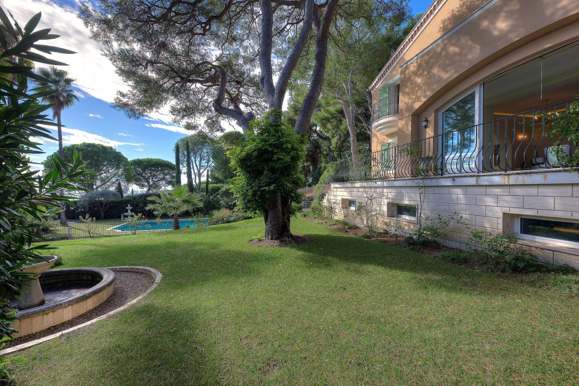 villa for sale on Saint-Jean-Cap-Ferrat (06230)