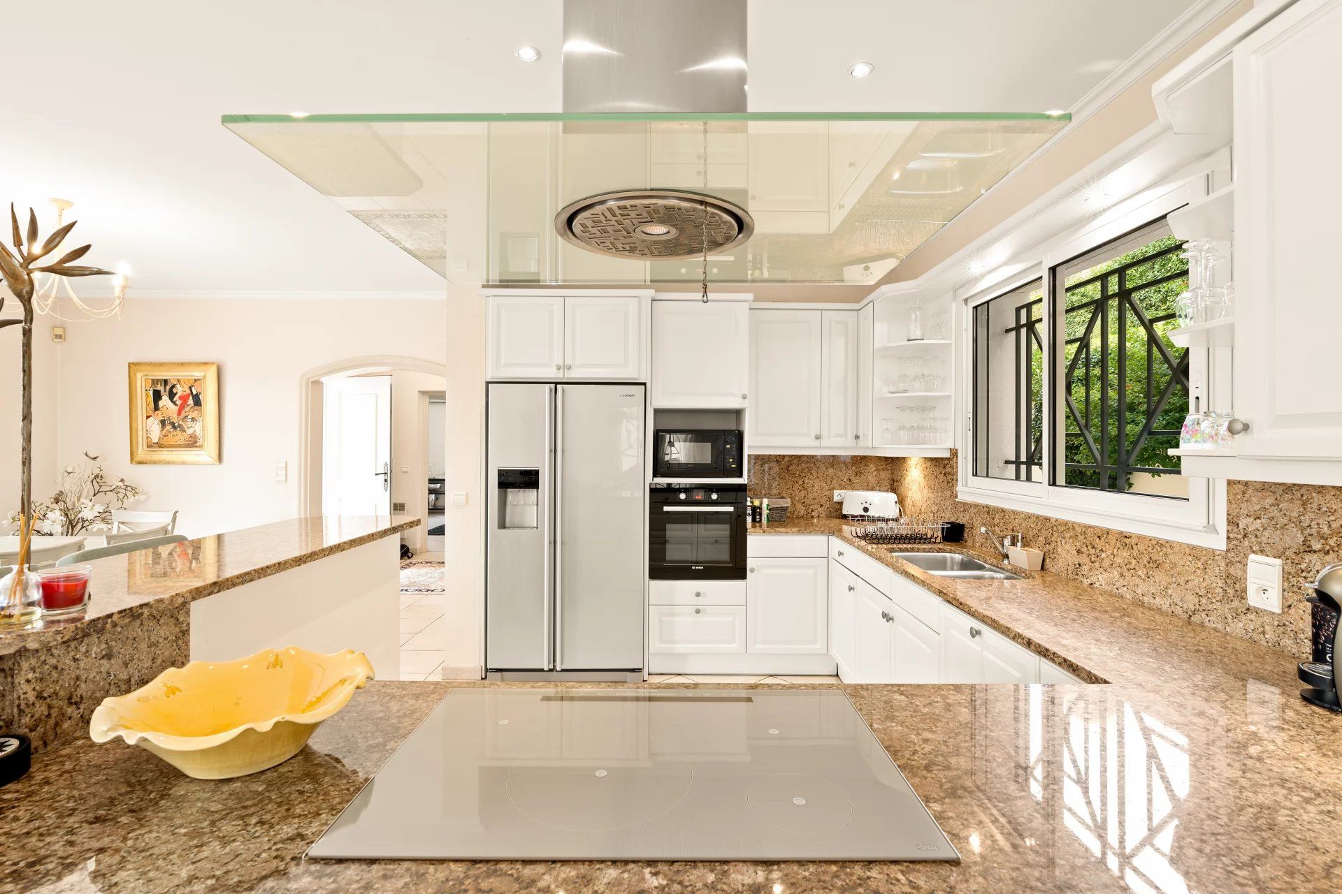 villa 8 Rooms for sale on Mougins (06250)