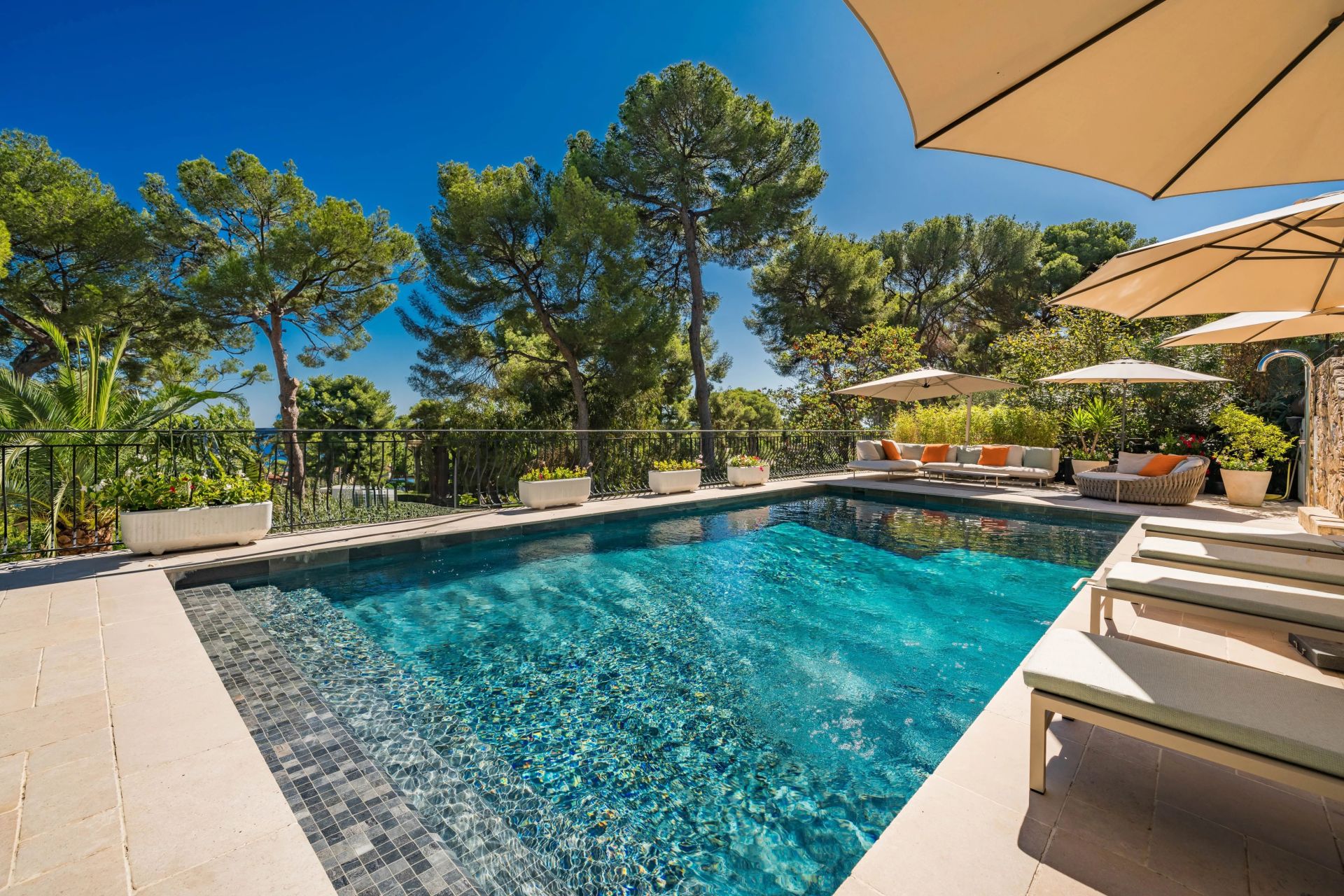 villa 9 Pièces en location saisonnière sur Antibes (06160)