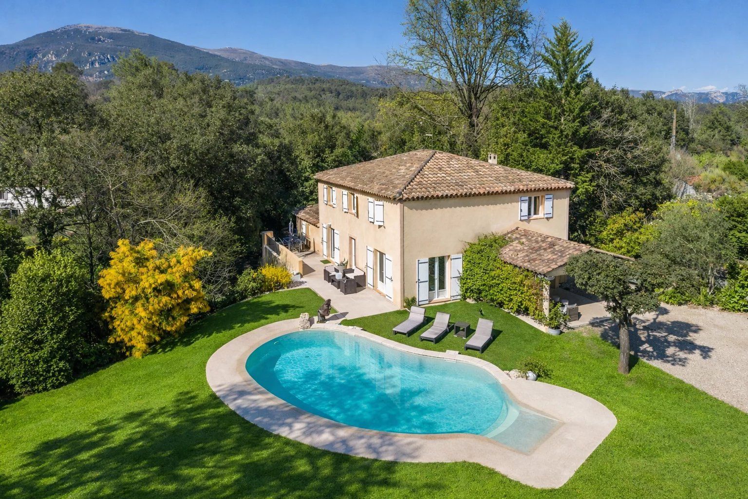 villa 11 Pièces en vente sur Roquefort-les-Pins (06330)