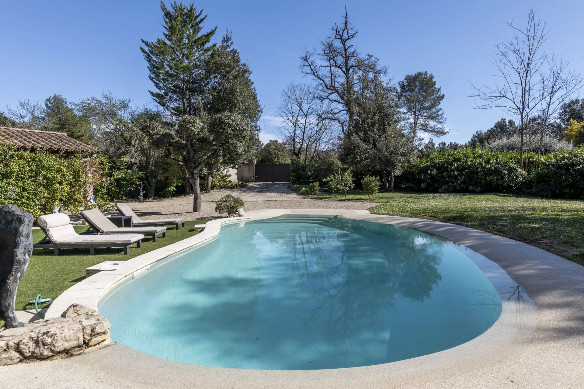 villa 7 Rooms for sale on Roquefort-les-Pins (06330)