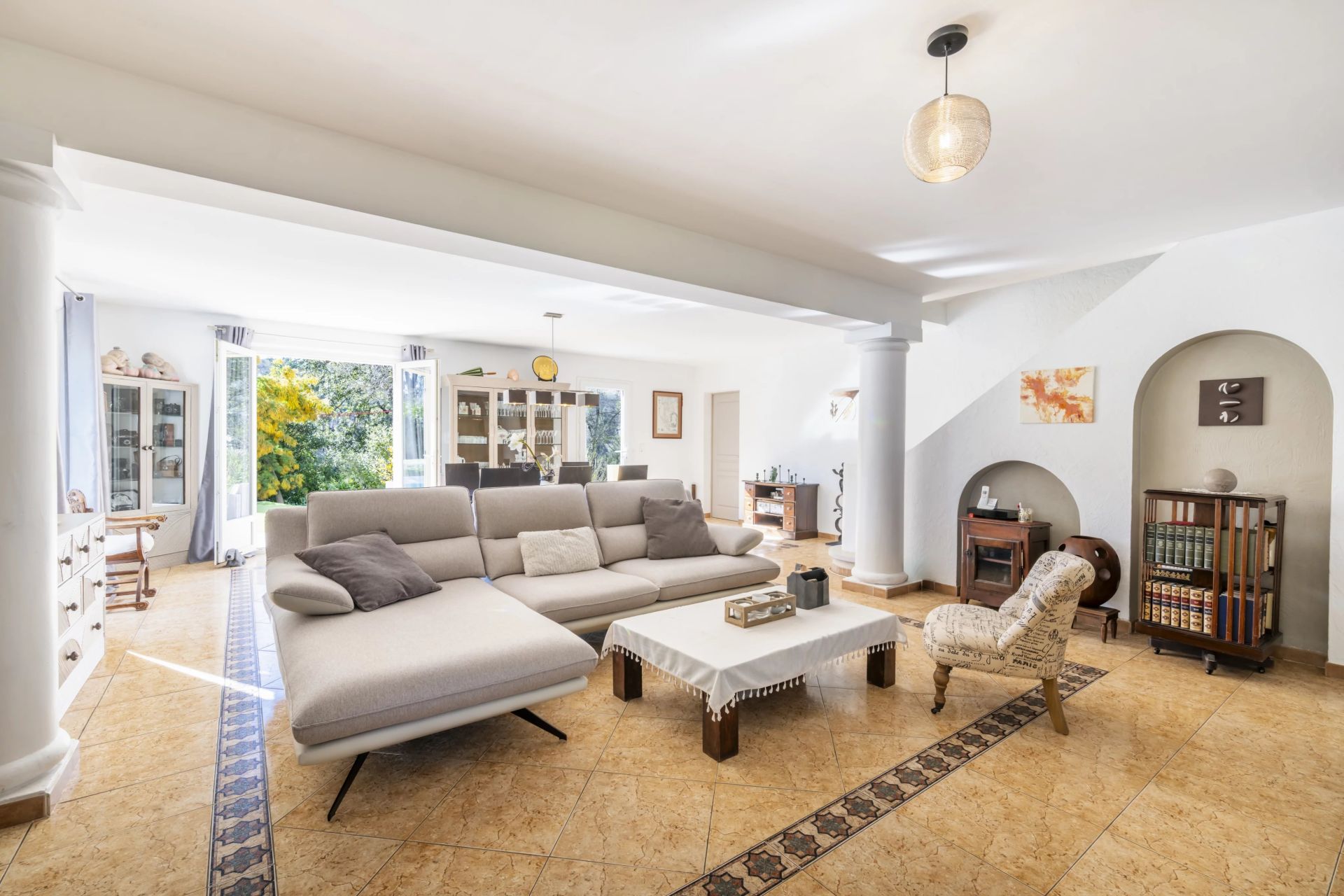 villa 7 Rooms for sale on Roquefort-les-Pins (06330)