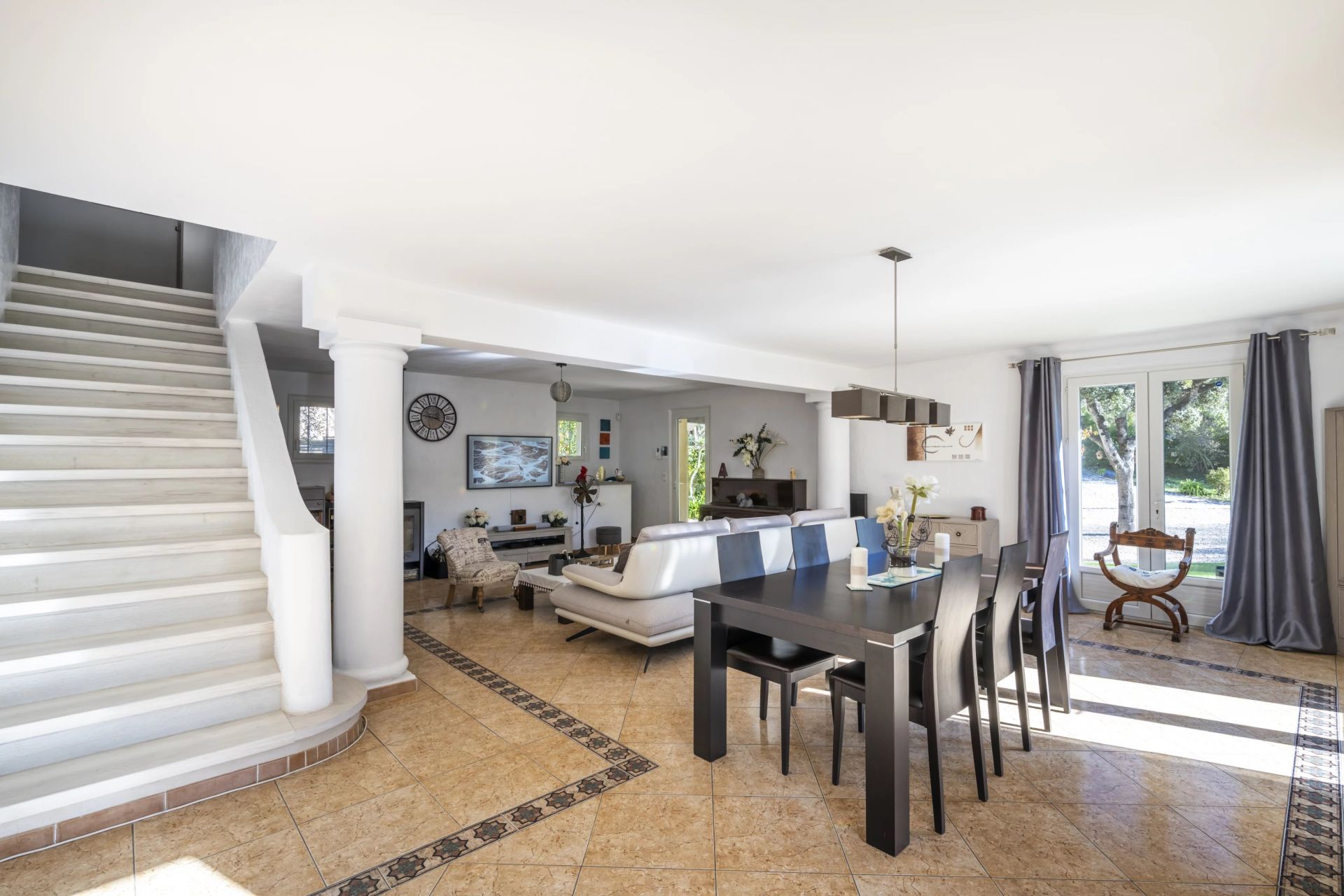 villa 7 Rooms for sale on Roquefort-les-Pins (06330)