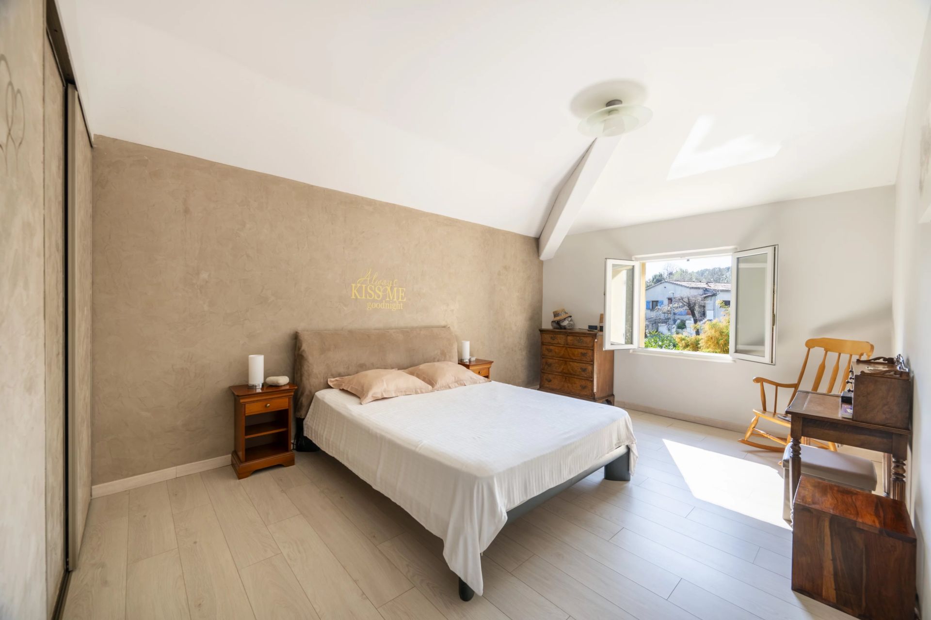 villa 7 Rooms for sale on Roquefort-les-Pins (06330)