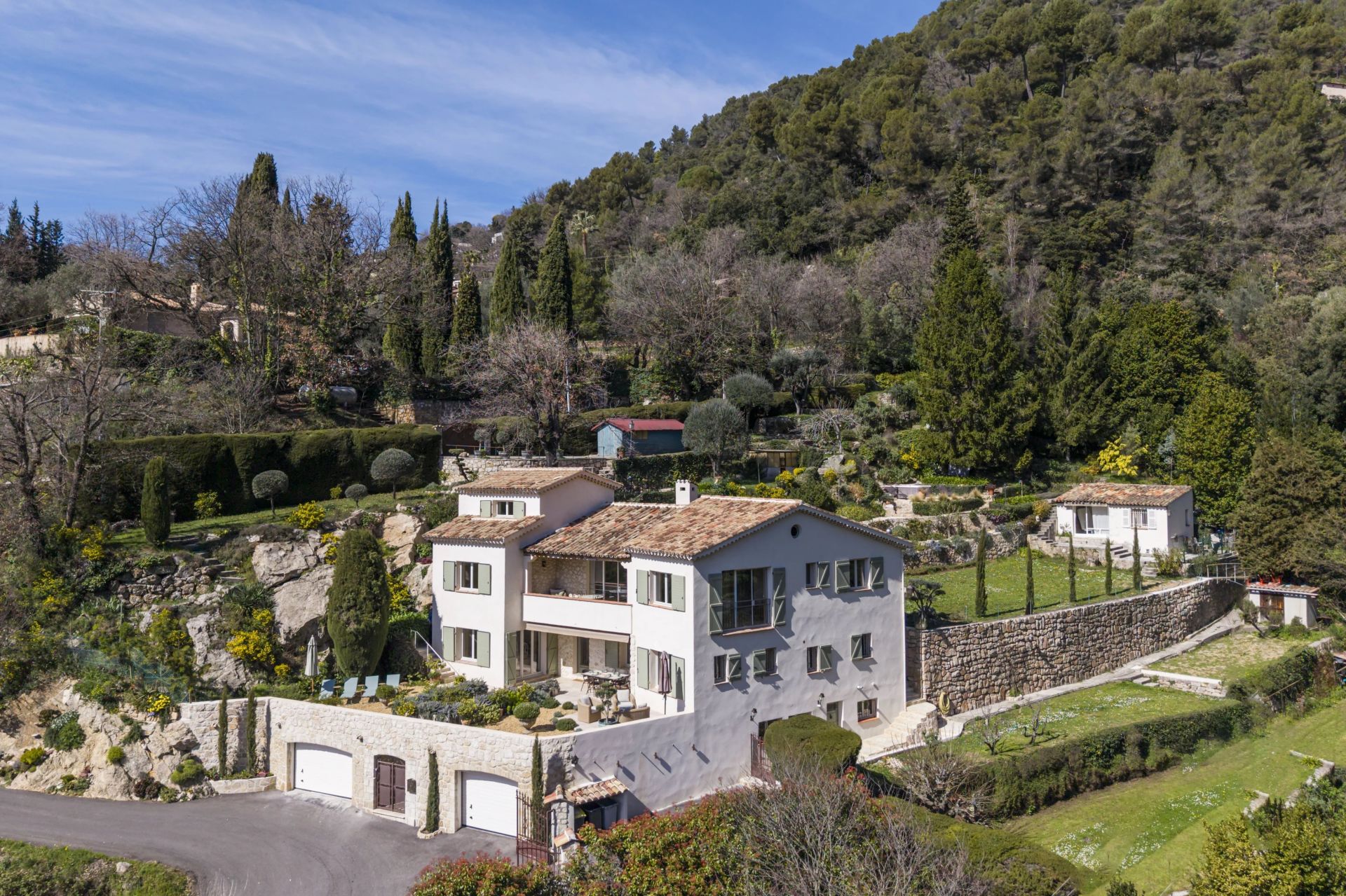 villa 7 Rooms for sale on Vence (06140)