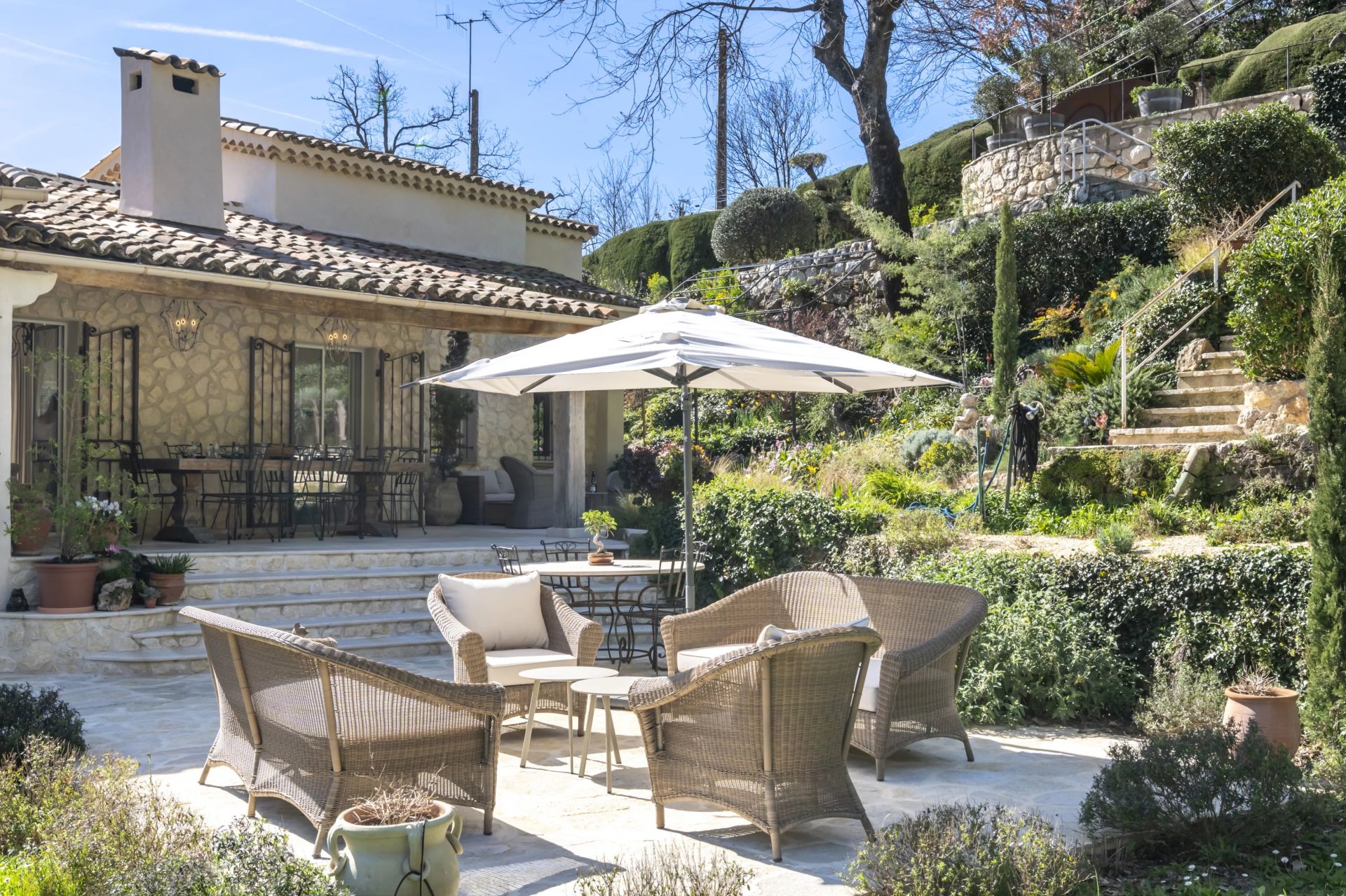 villa 7 Rooms for sale on Vence (06140)