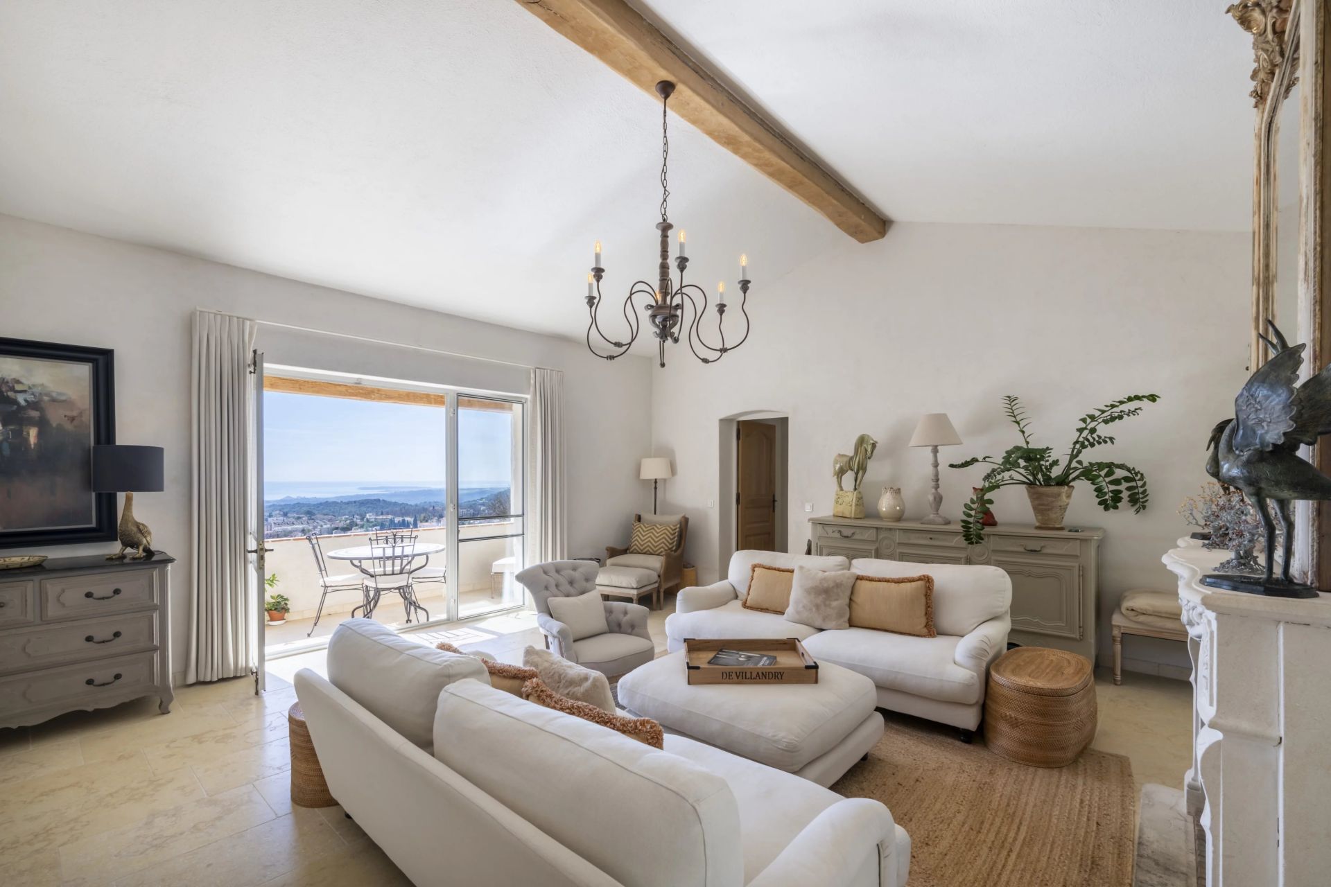 villa 7 Rooms for sale on Vence (06140)