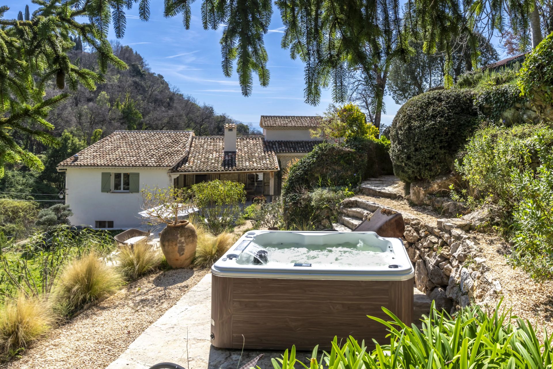 villa 7 Rooms for sale on Vence (06140)