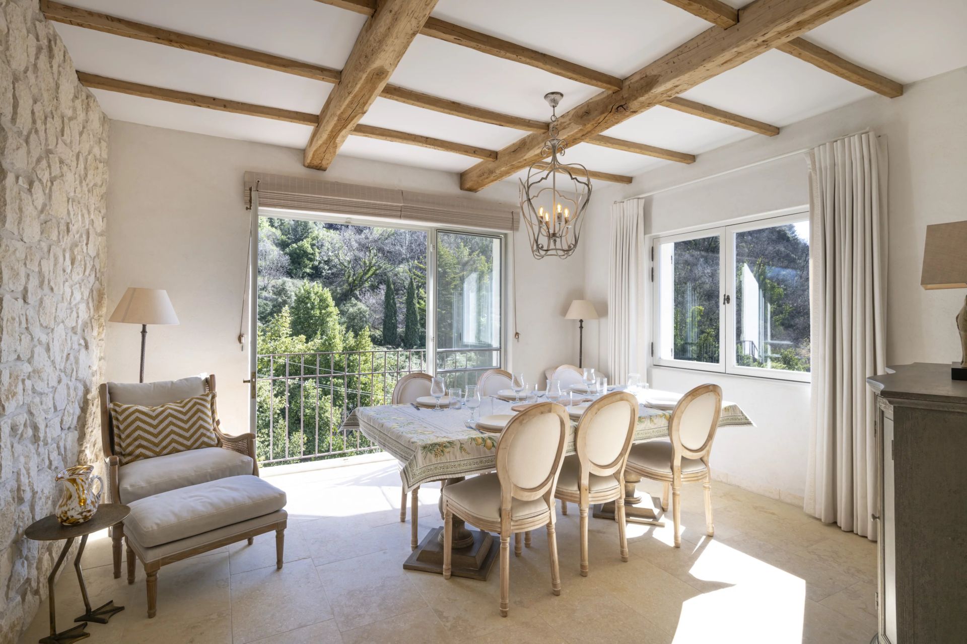 villa 7 Rooms for sale on Vence (06140)