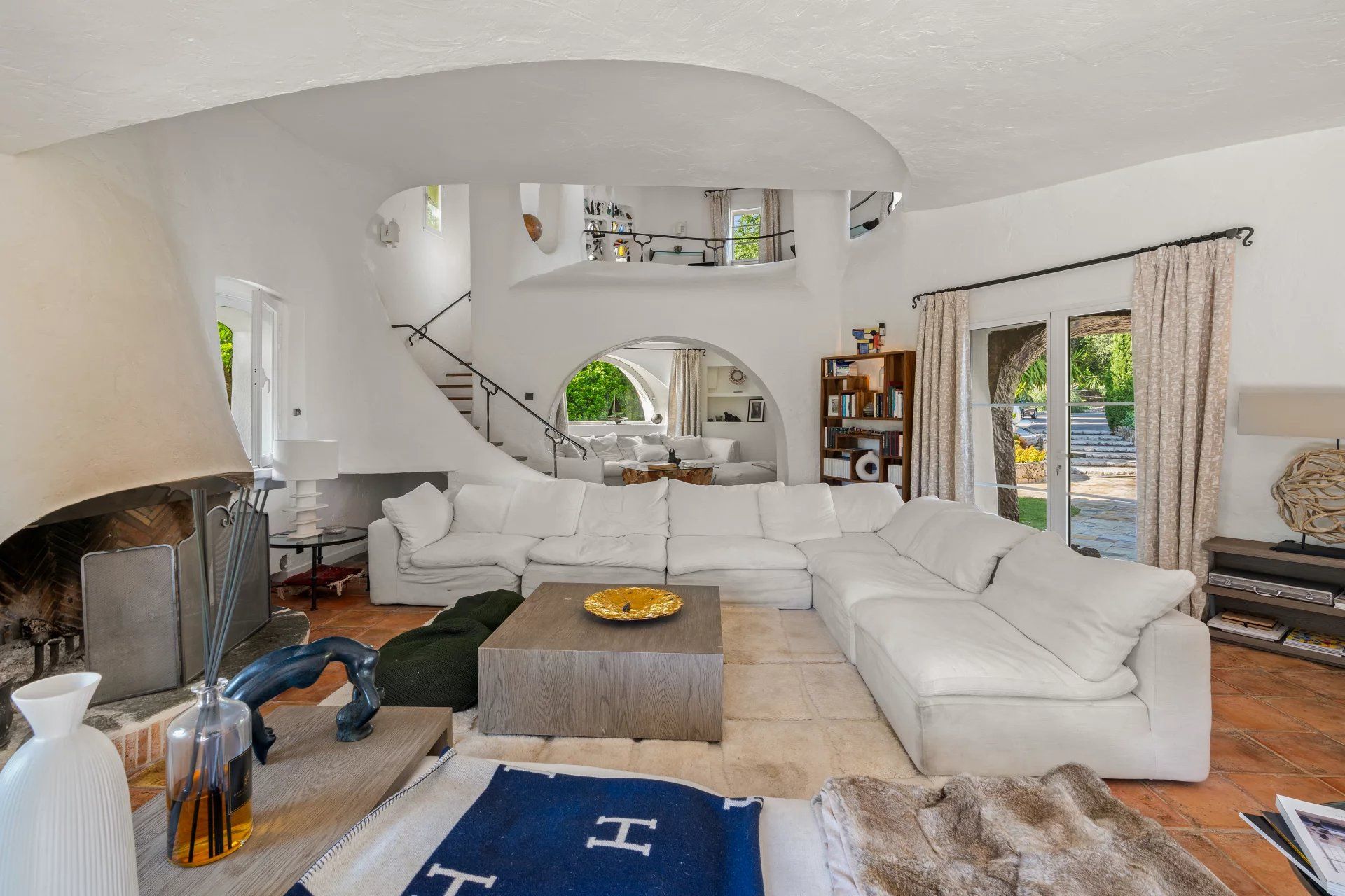 villa 12 Rooms for seasonal rent on Valbonne (06560)