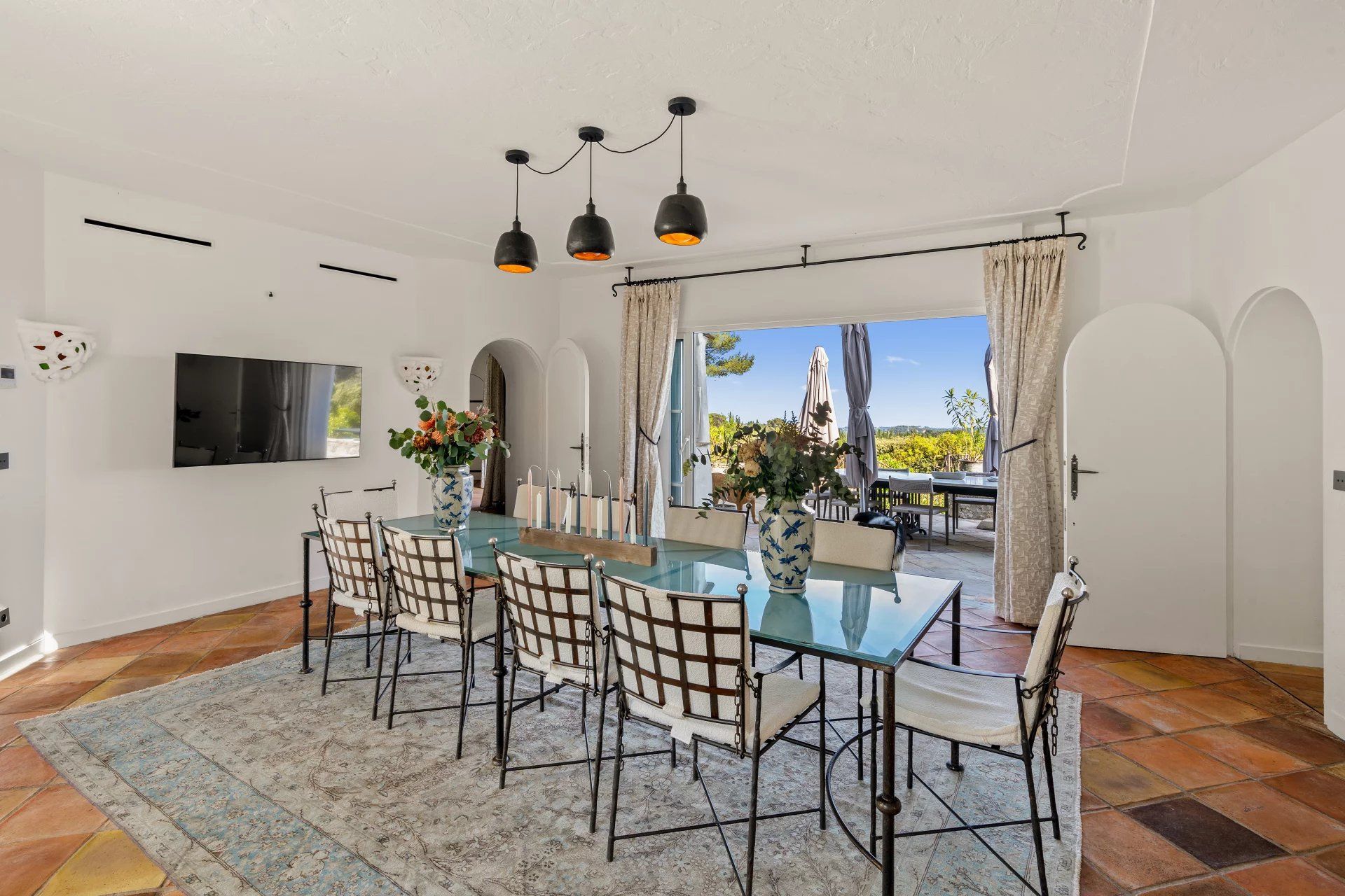 villa 12 Rooms for seasonal rent on Valbonne (06560)