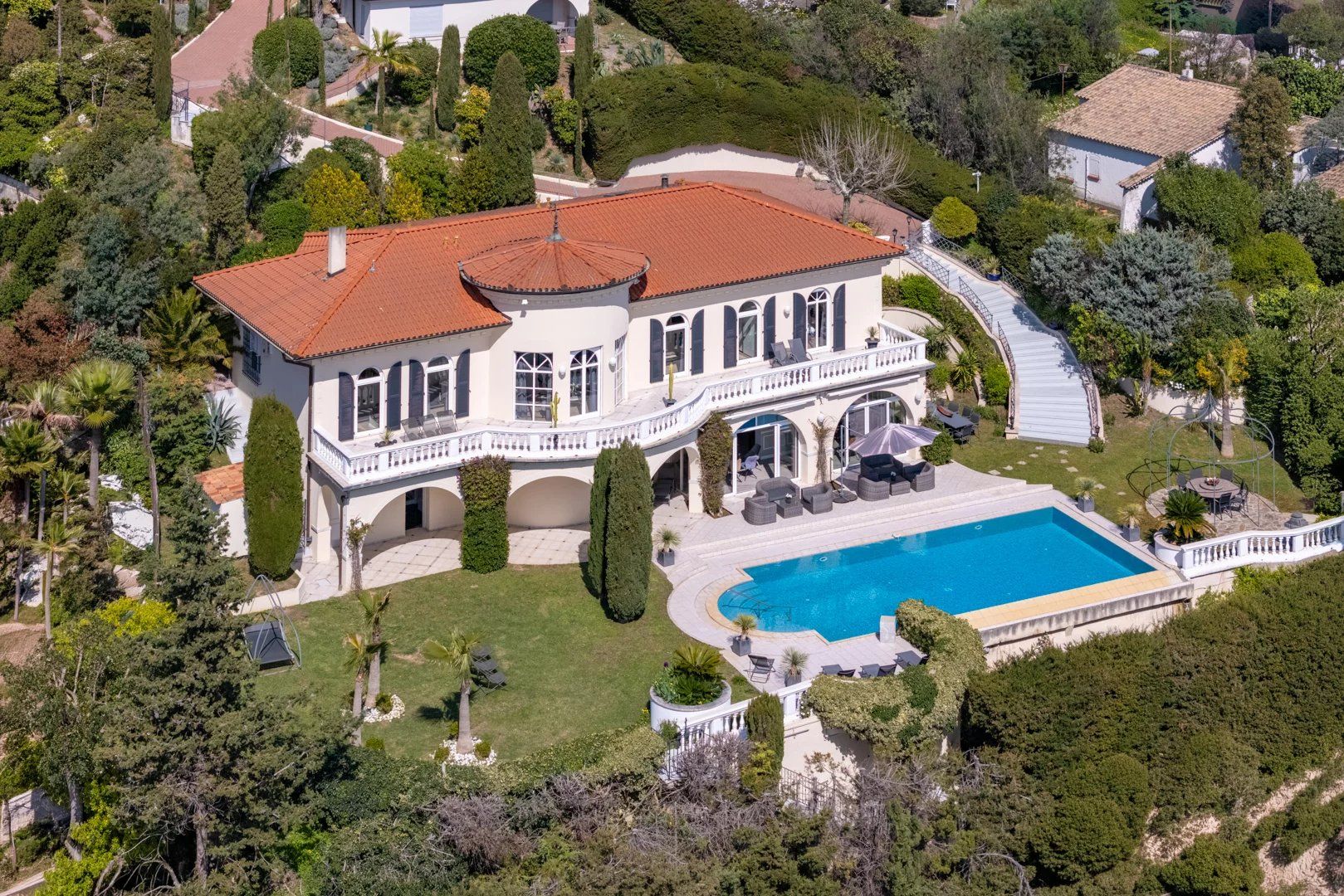 villa 5 Rooms for sale on Mandelieu-la-Napoule (06210)