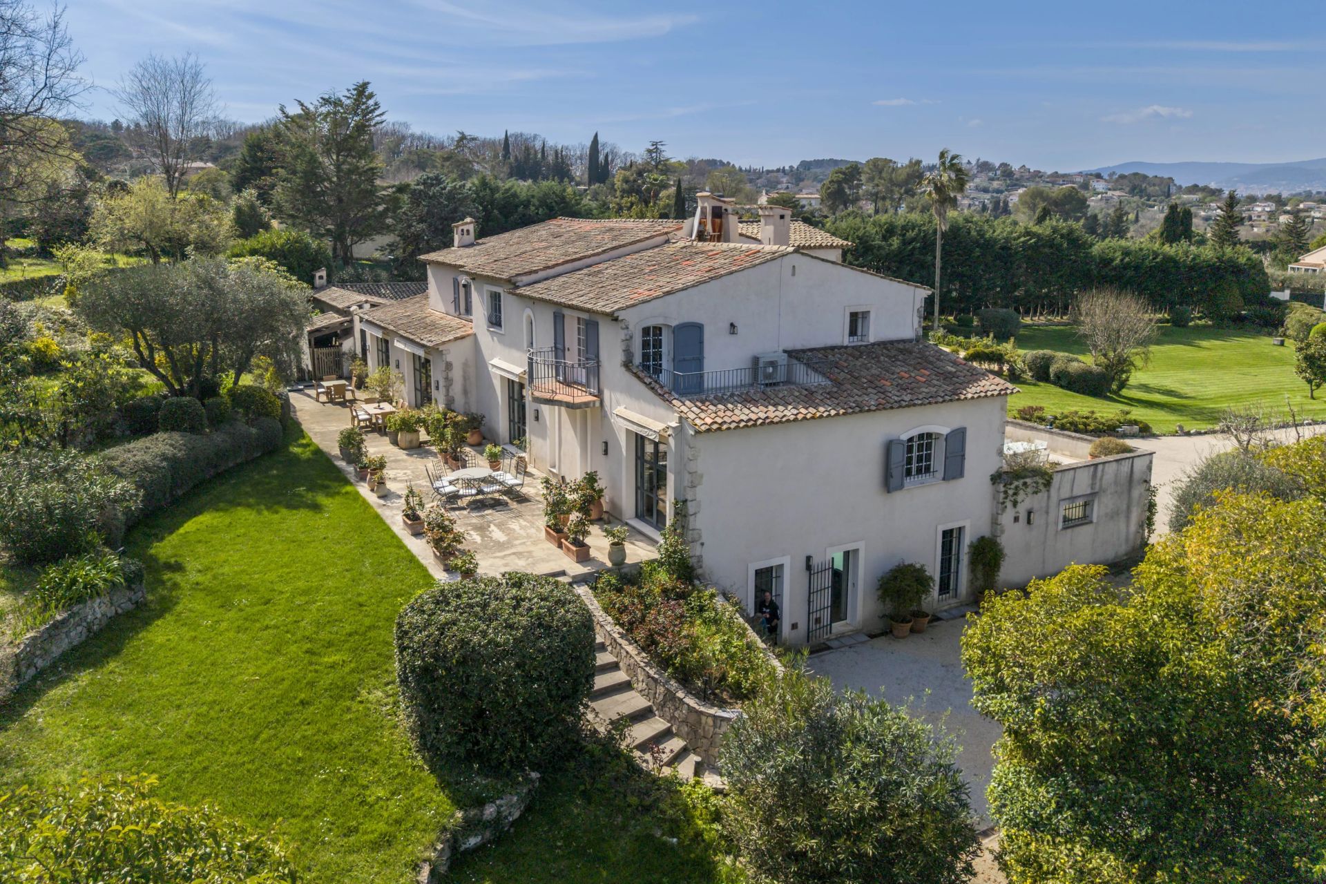 villa 10 Rooms for sale on Valbonne (06560)