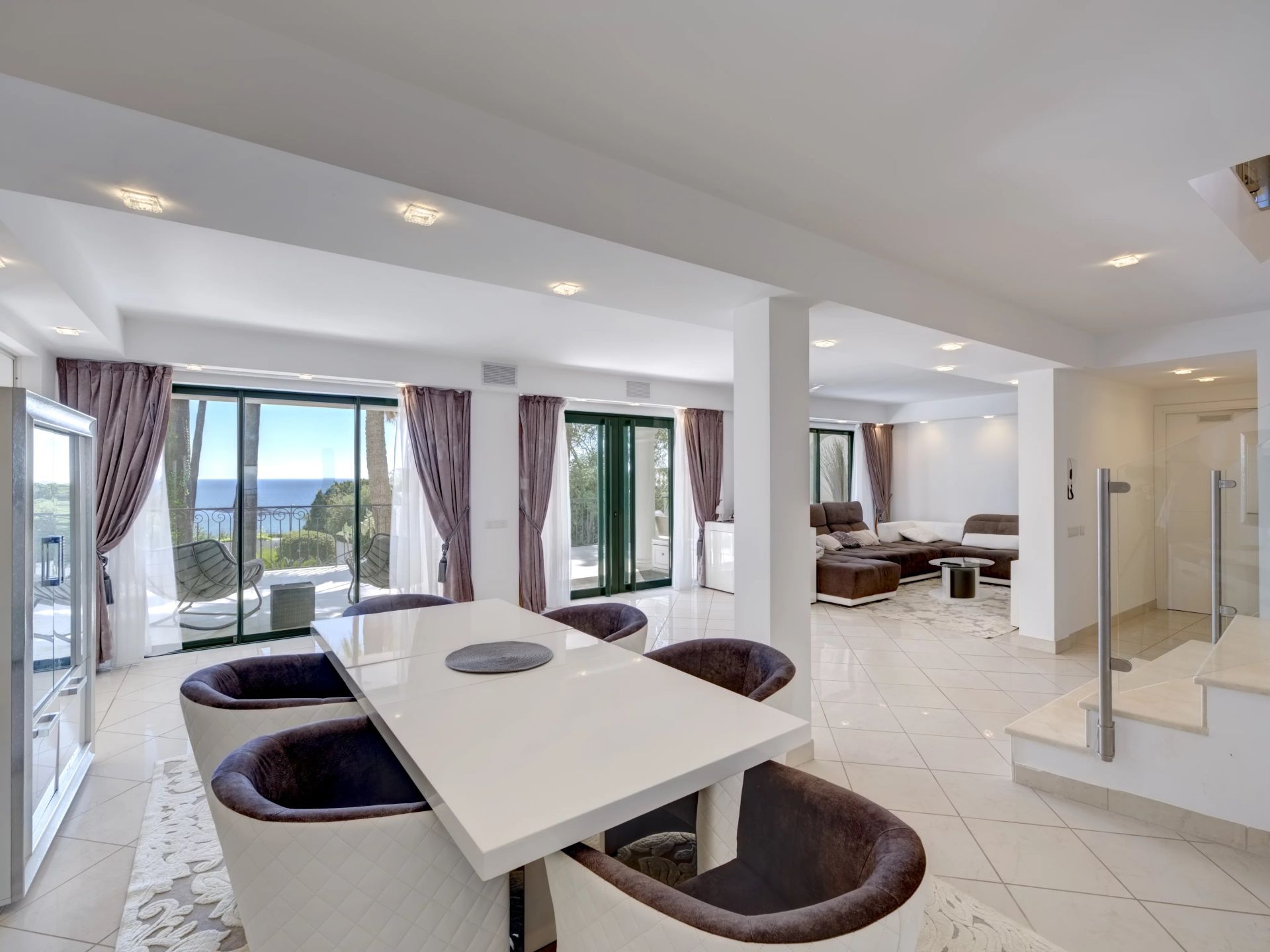 villa 7 Rooms for sale on Vallauris (06220)