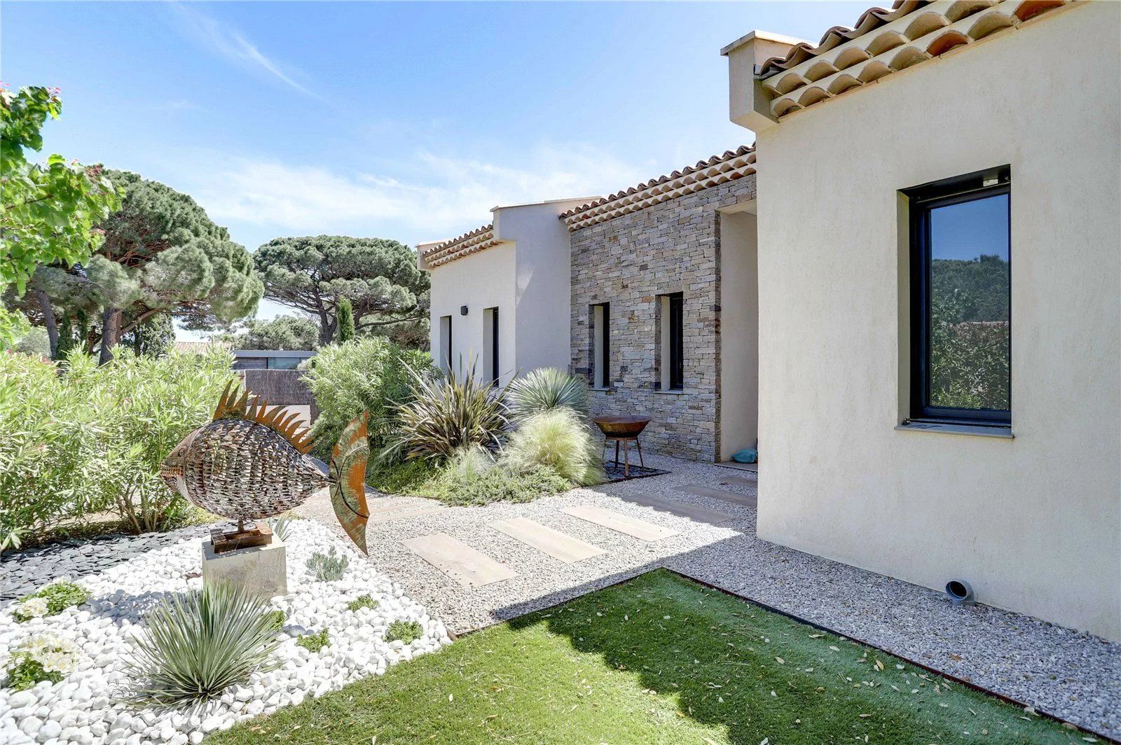 villa 4 Rooms for seasonal rent on Saint-Tropez (83990)