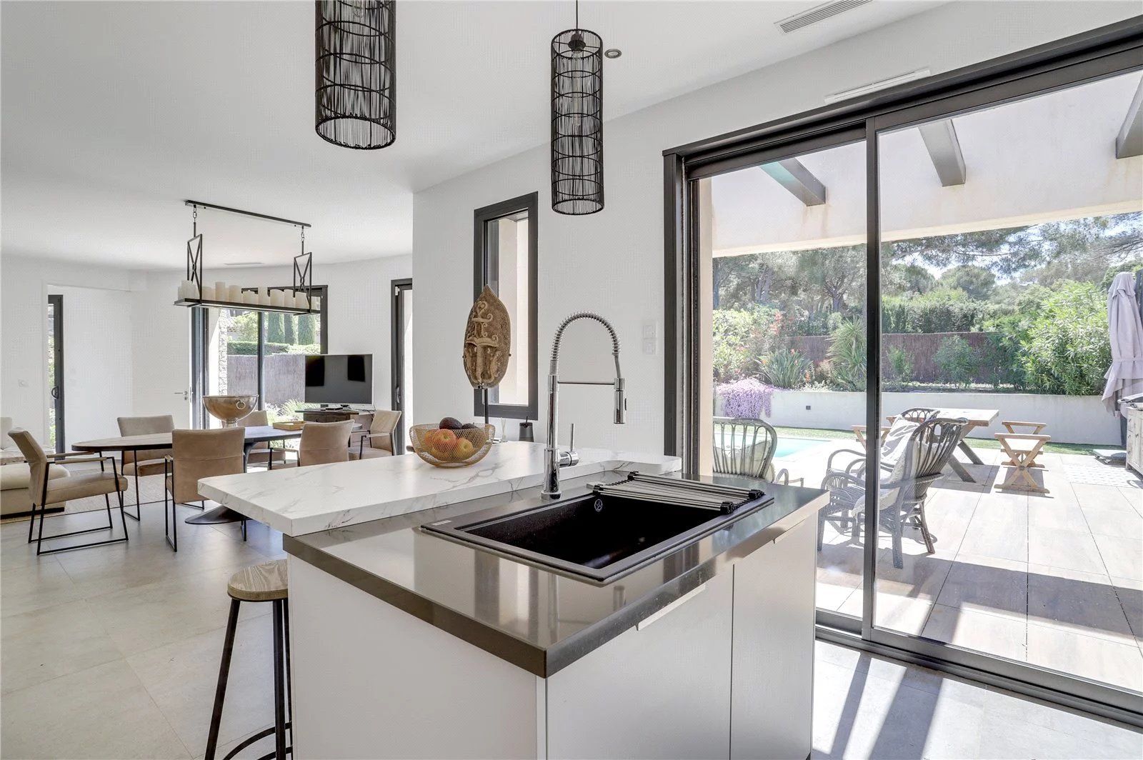 villa 4 Rooms for seasonal rent on Saint-Tropez (83990)