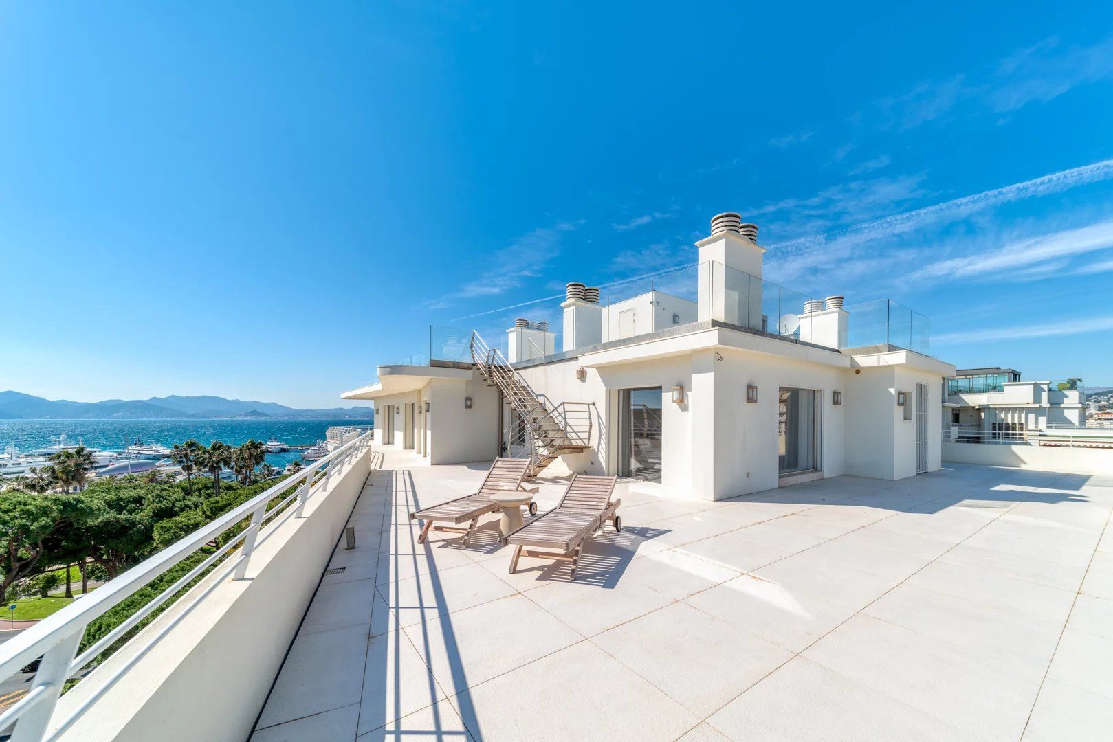 penthouse 4 Rooms for sale on Cannes (06400)