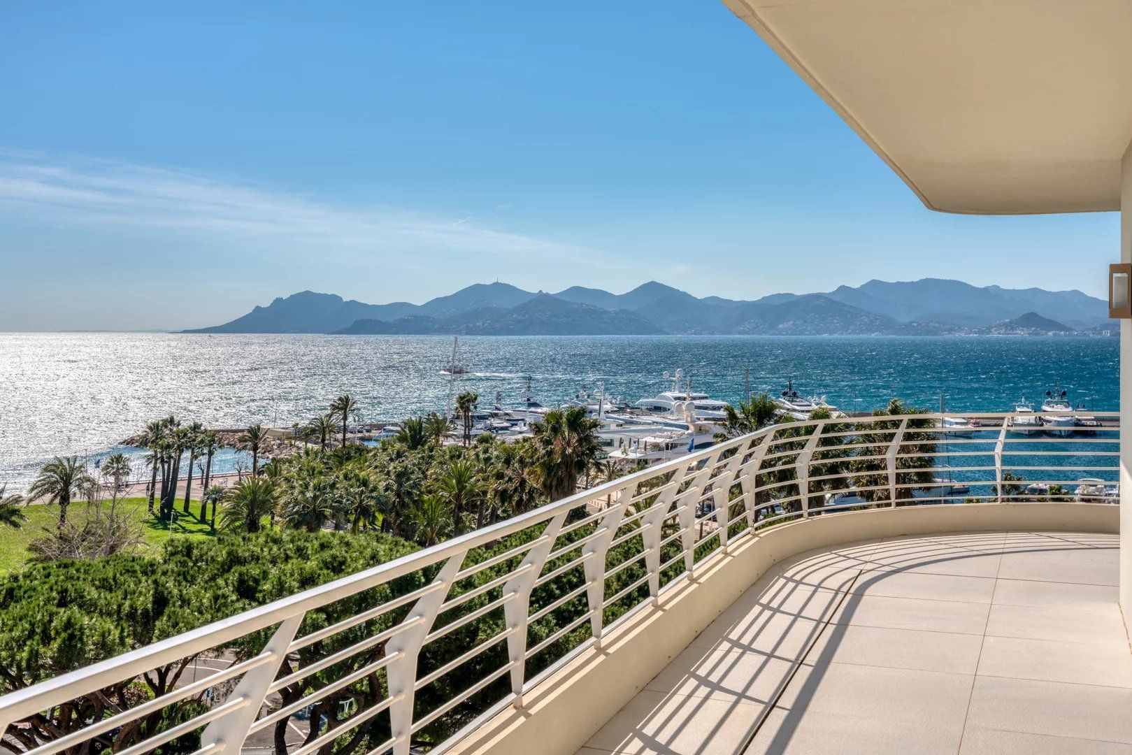 penthouse 4 Rooms for sale on Cannes (06400)