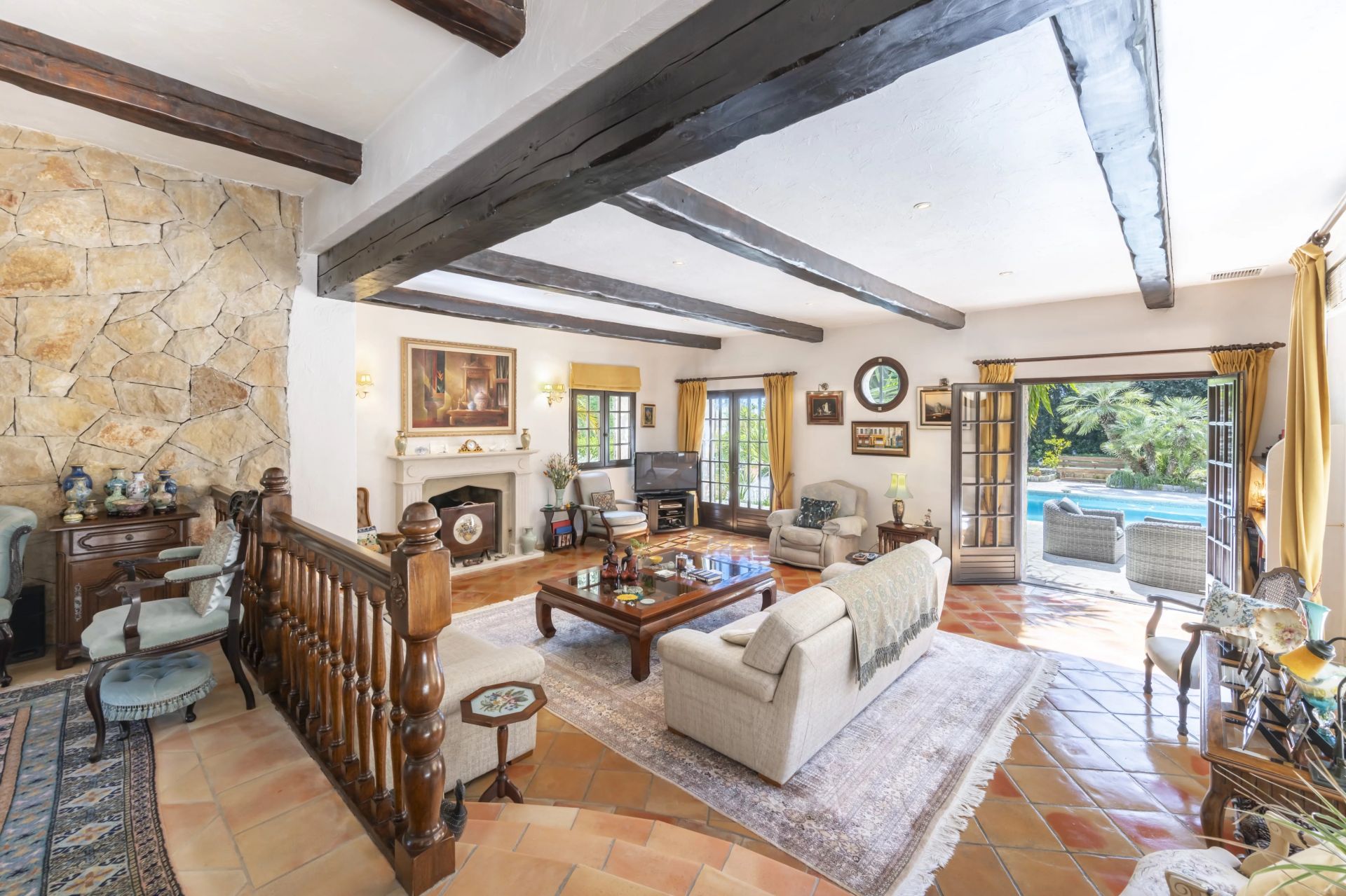 house 7 Rooms for sale on Biot (06410)