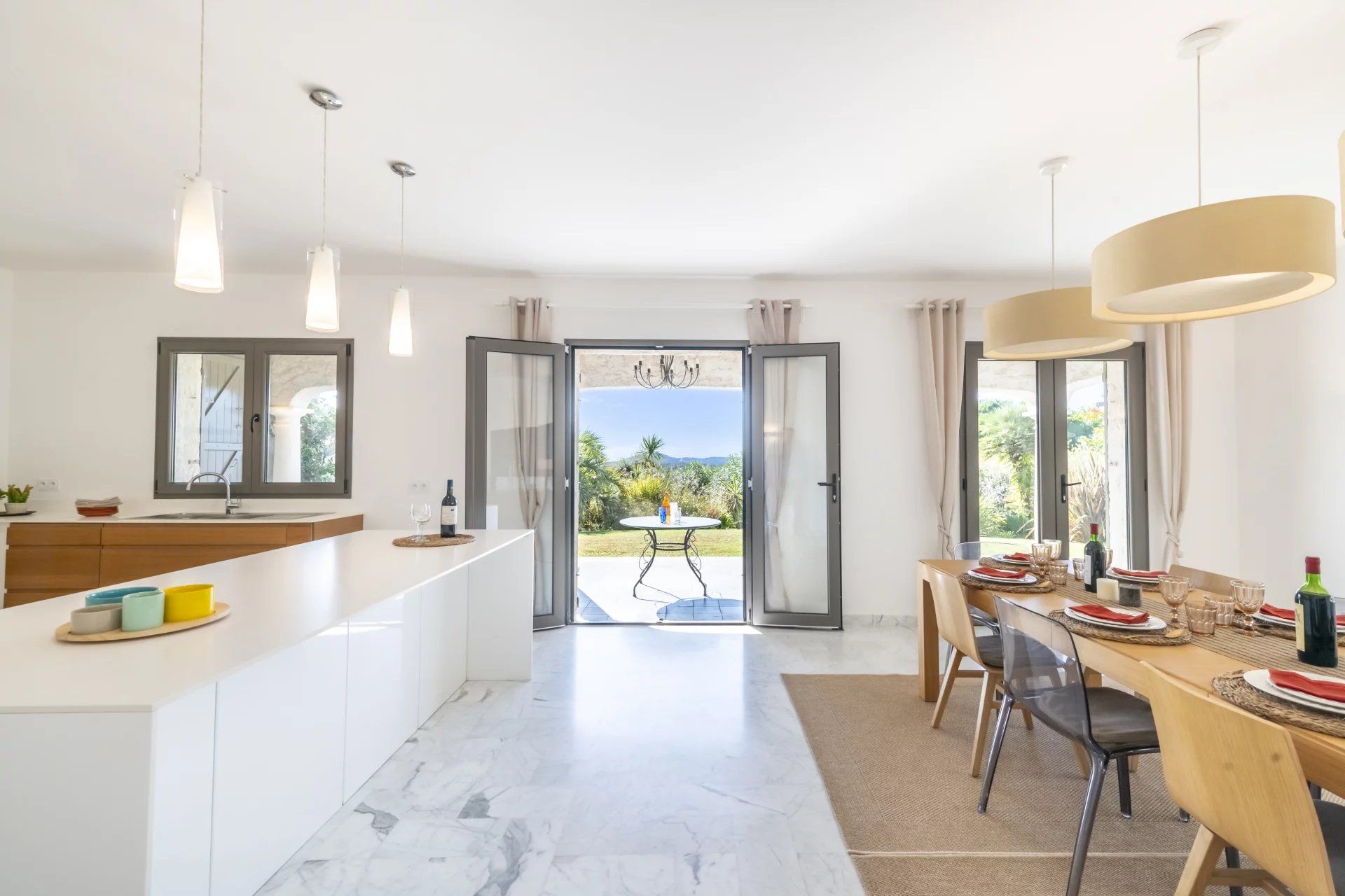 villa 8 Rooms for sale on Biot (06410)