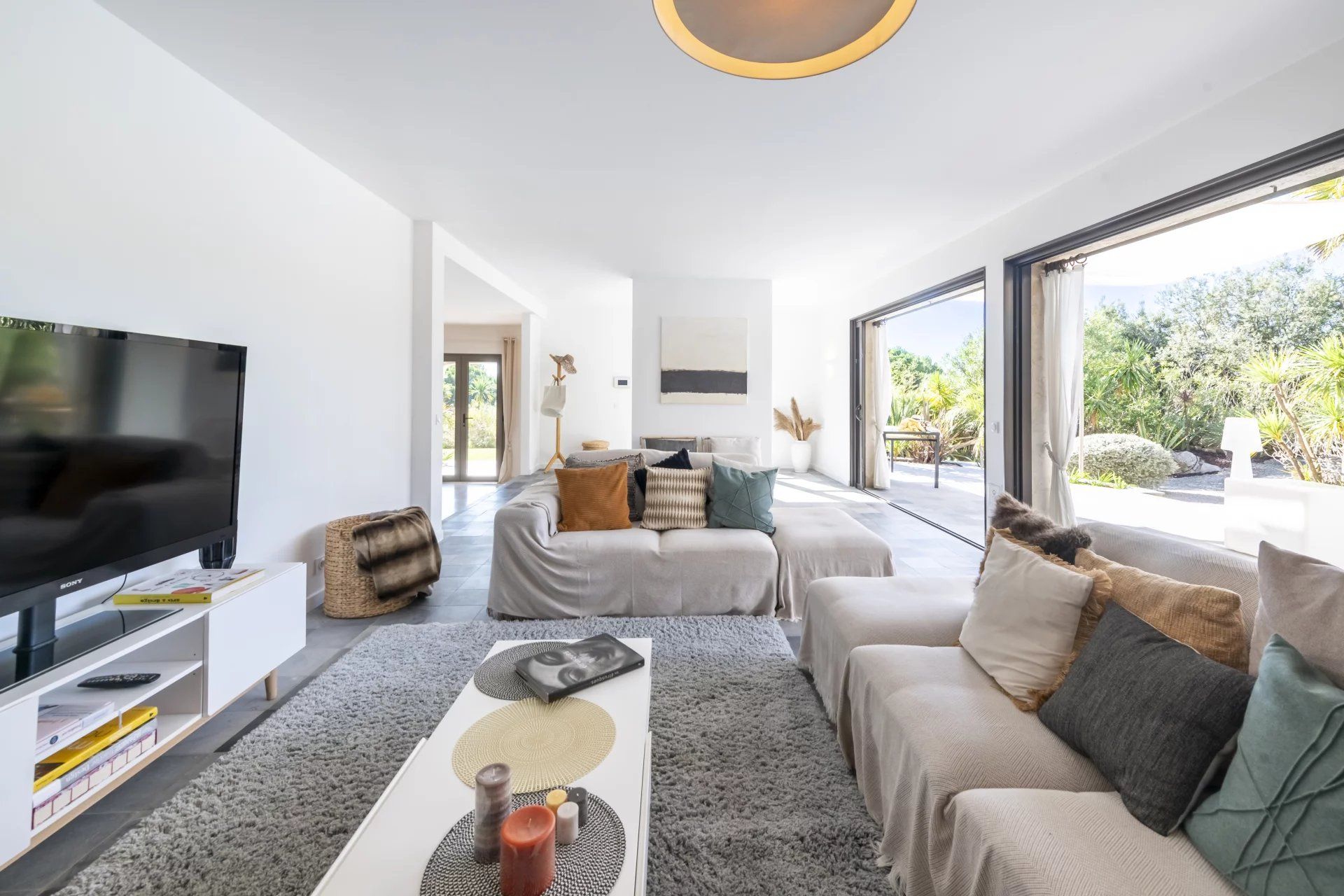 villa 8 Rooms for sale on Biot (06410)