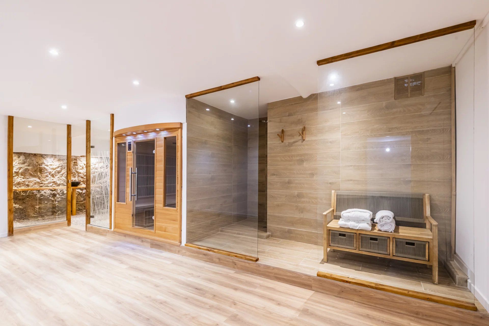 villa 8 Rooms for sale on Biot (06410)