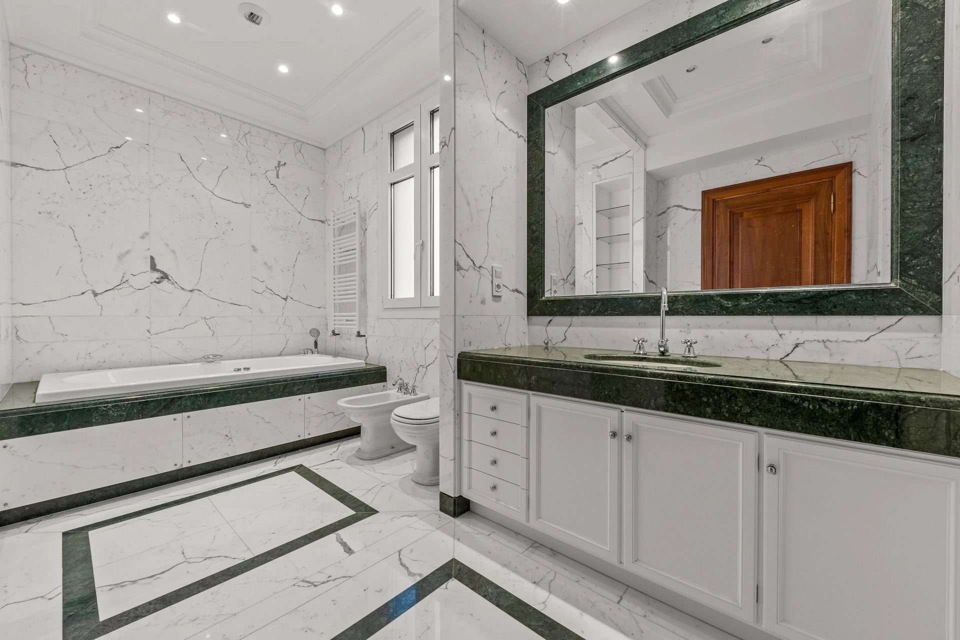 villa 9 Rooms for sale on Saint-Jean-Cap-Ferrat (06230)