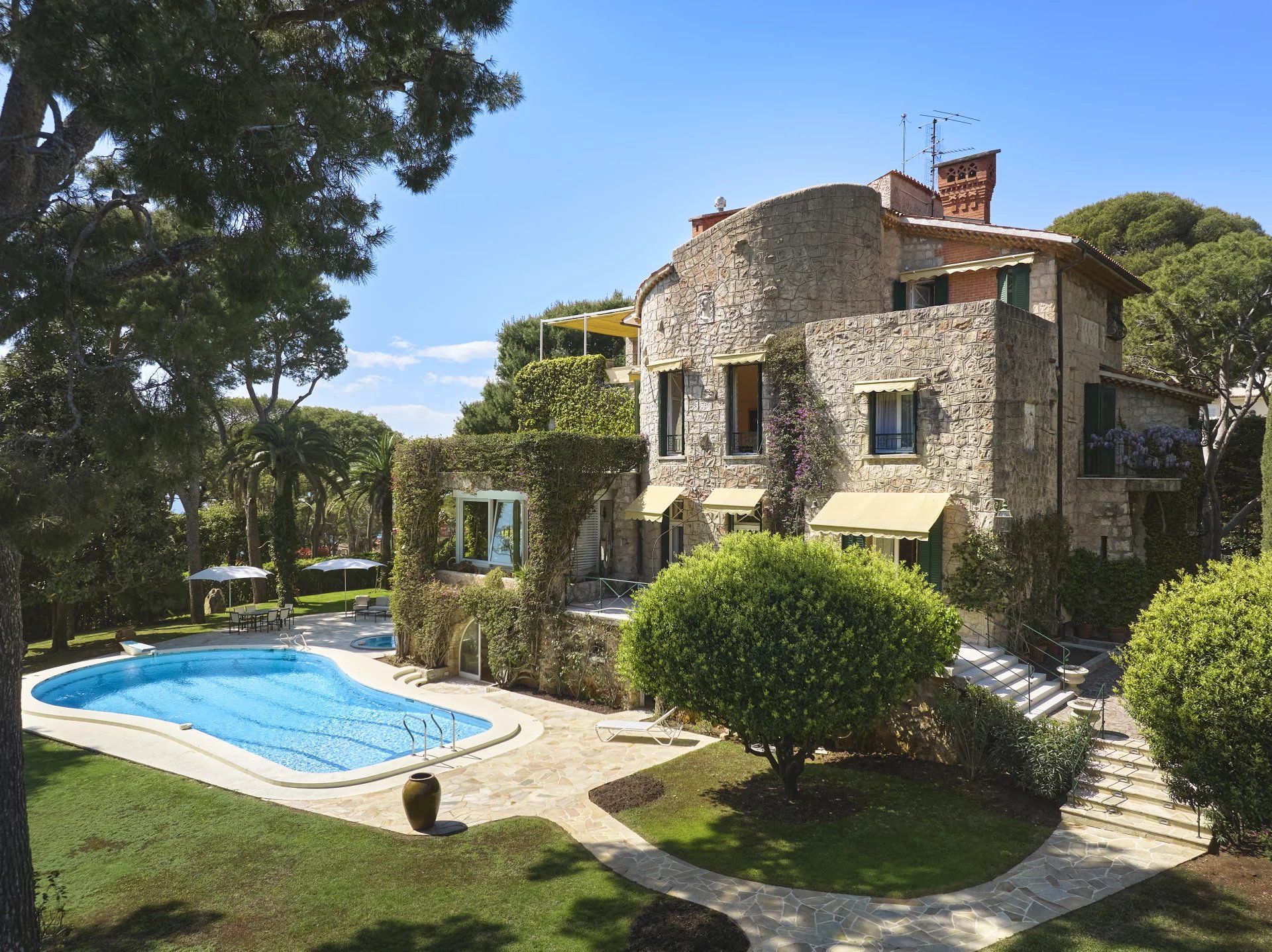 villa 10 Pièces en vente sur Saint-Jean-Cap-Ferrat (06230)