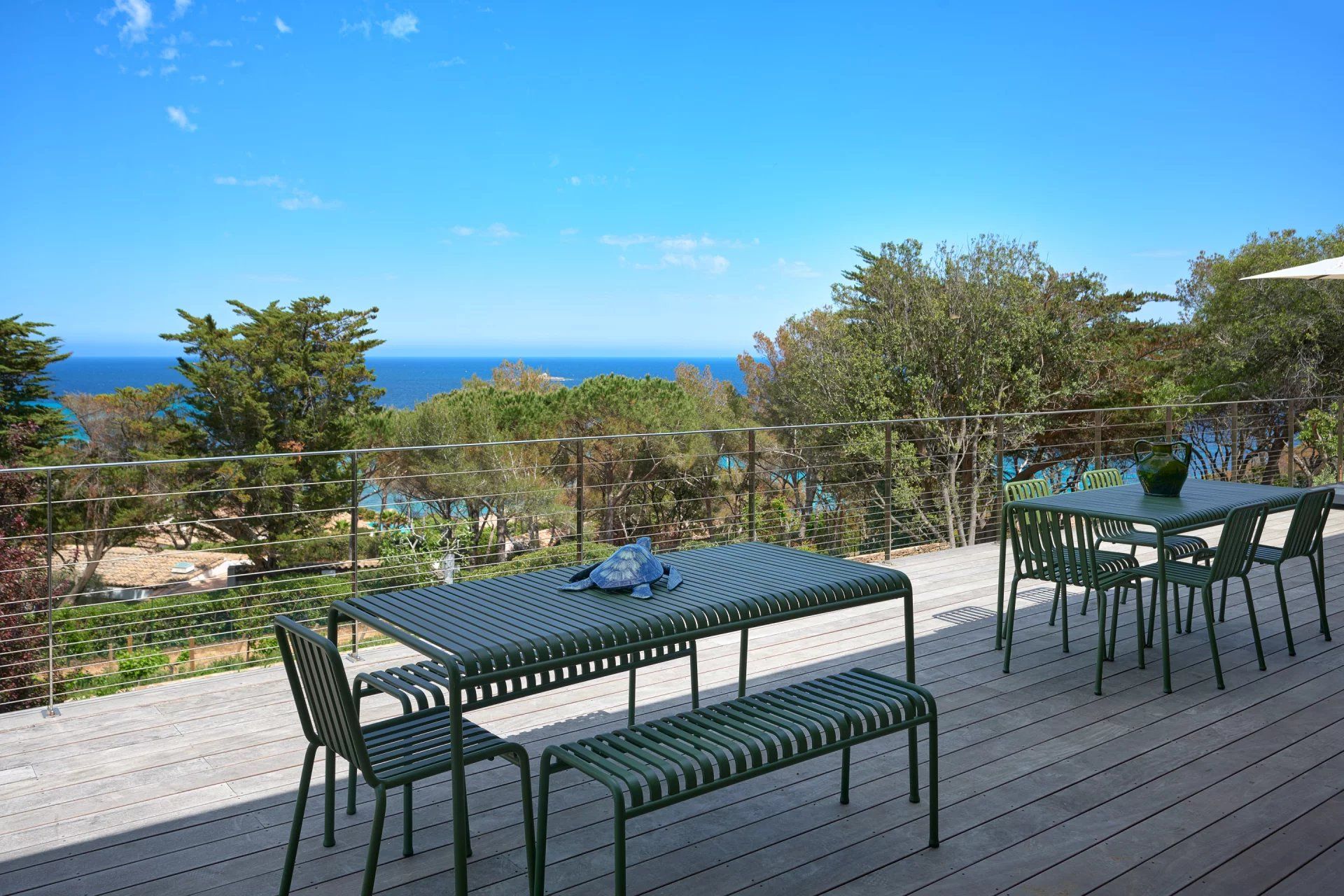 villa 11 Rooms for seasonal rent on Saint-Tropez (83990)