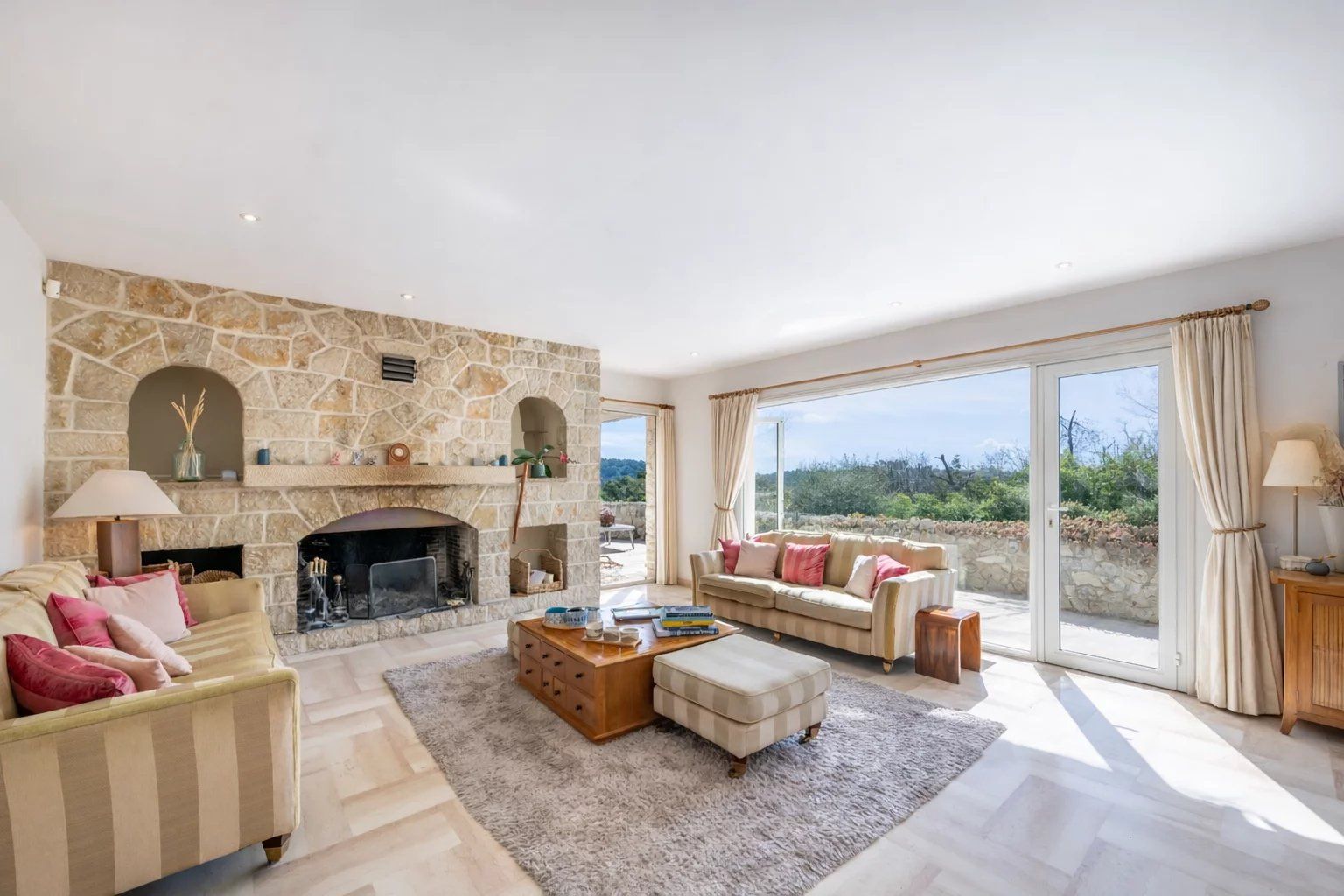 bastide 10 Rooms for sale on Vence (06140)