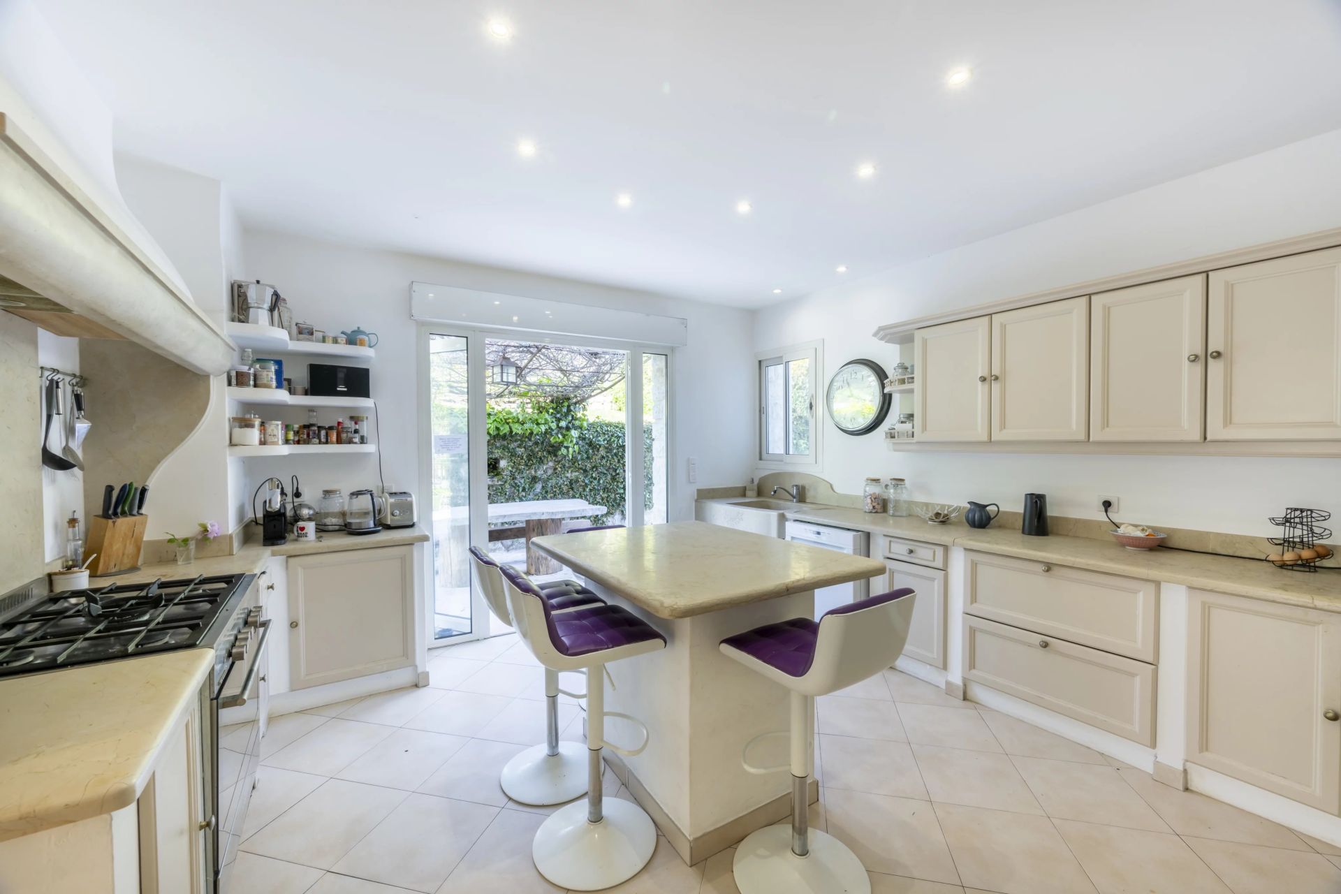 bastide 10 Rooms for sale on Vence (06140)
