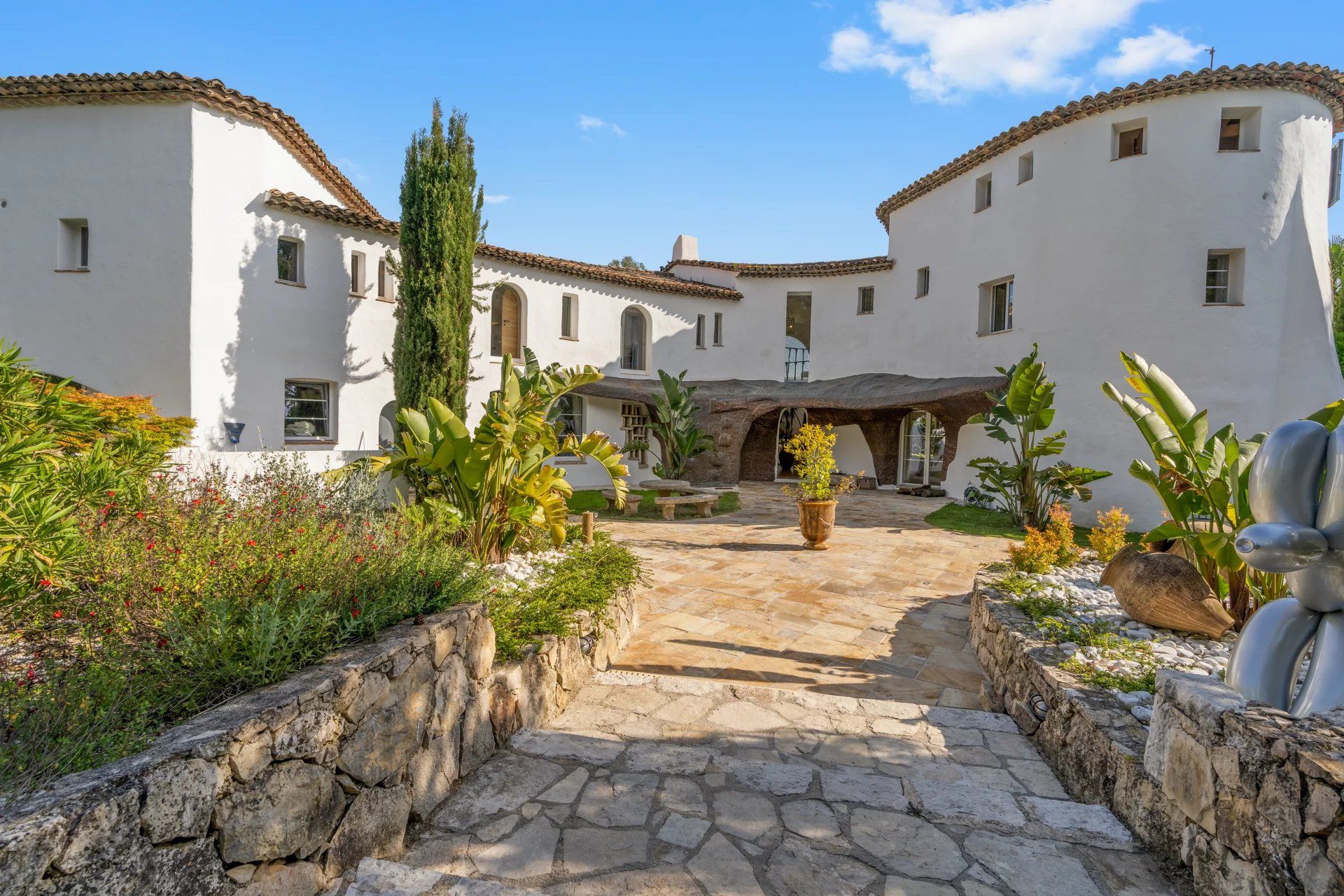 villa 12 Rooms for seasonal rent on Valbonne (06560)