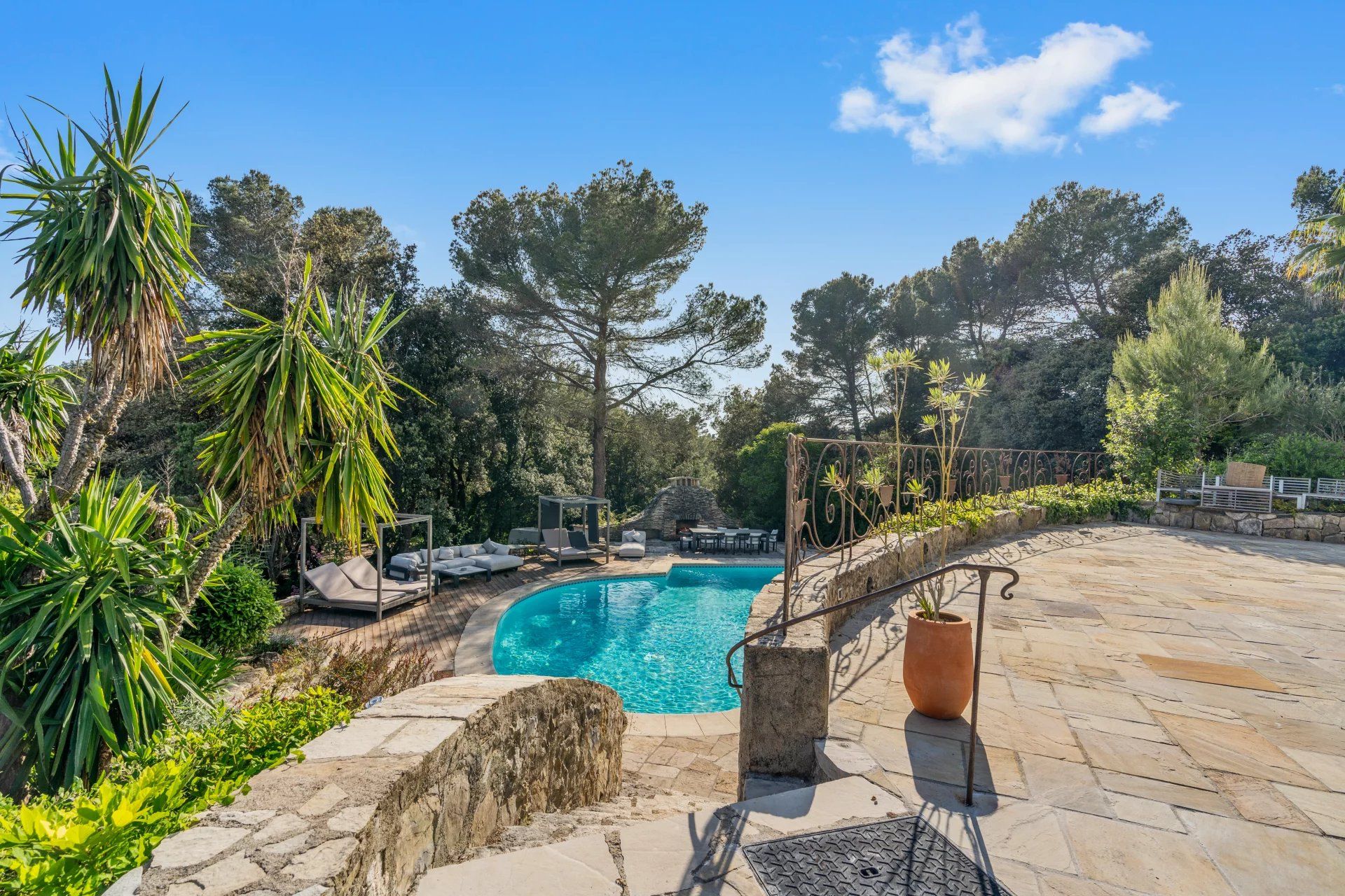 villa 12 Pièces en location saisonnière sur Valbonne (06560)