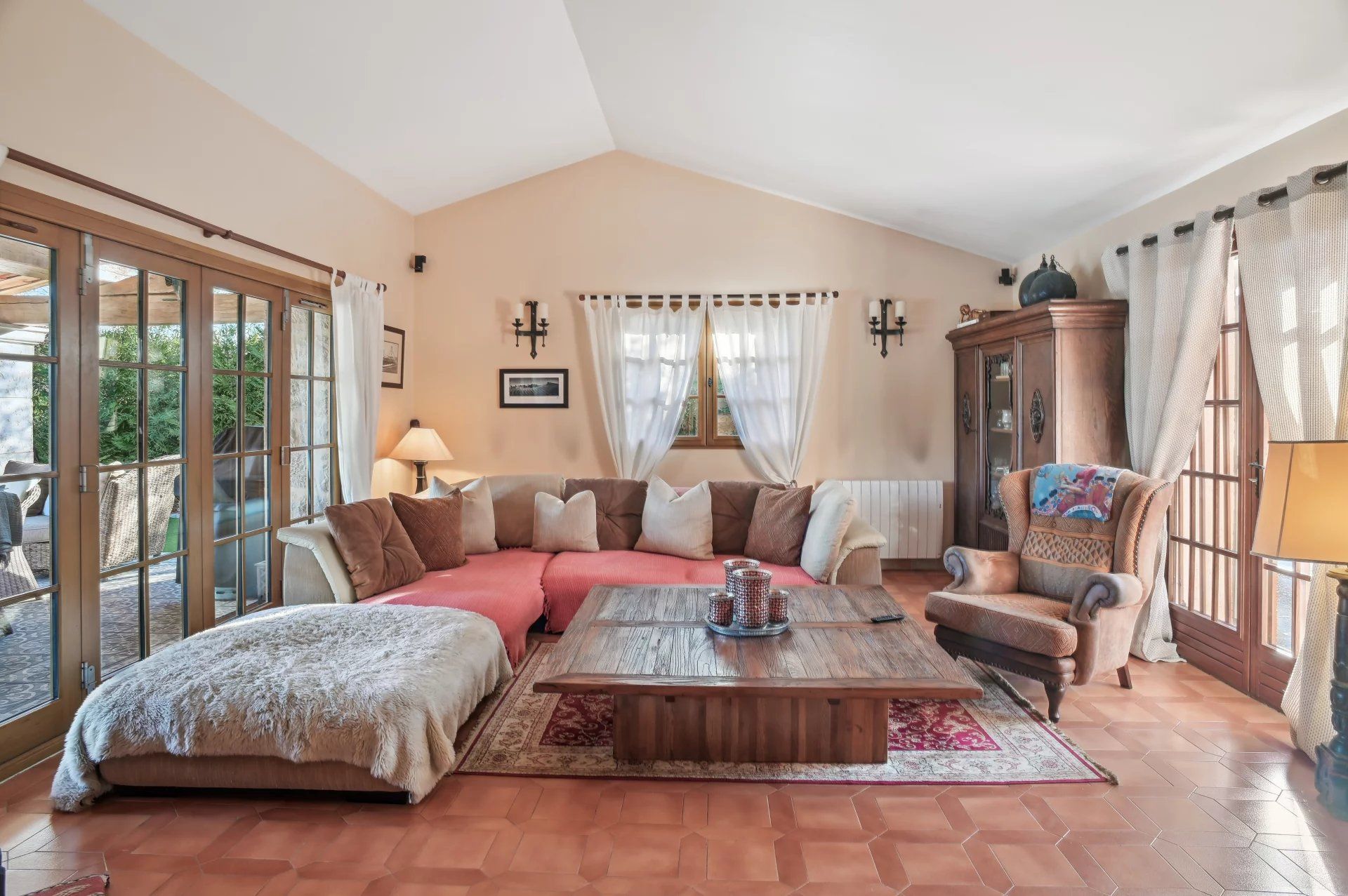 villa 4 Rooms for sale on Fayence (83440)