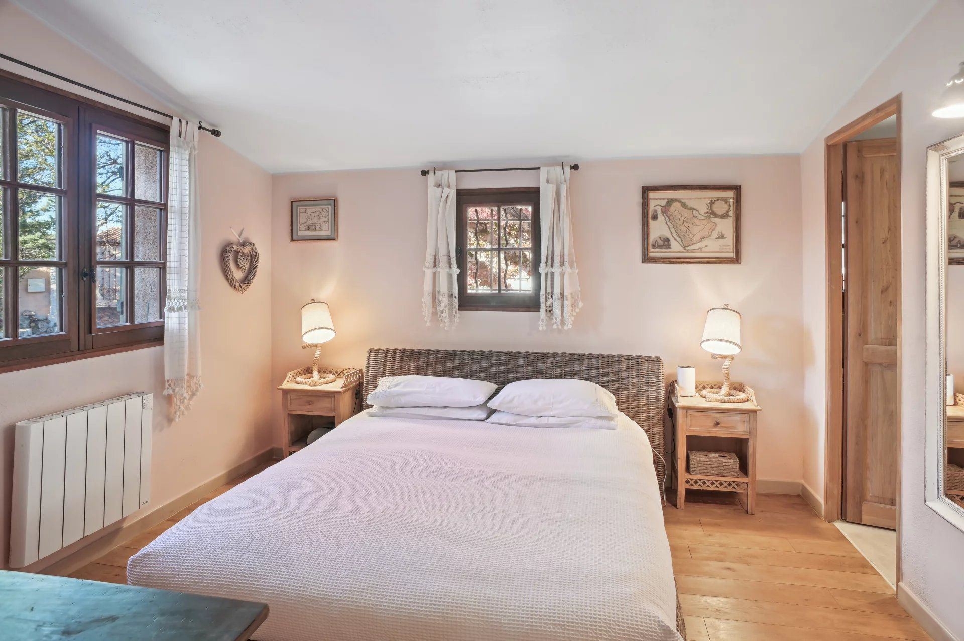 villa 4 Rooms for sale on Fayence (83440)