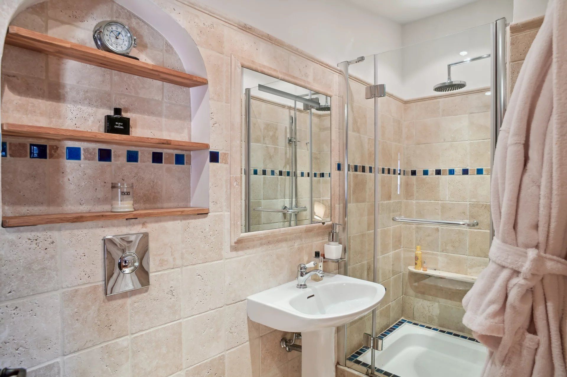 villa 4 Rooms for sale on Fayence (83440)