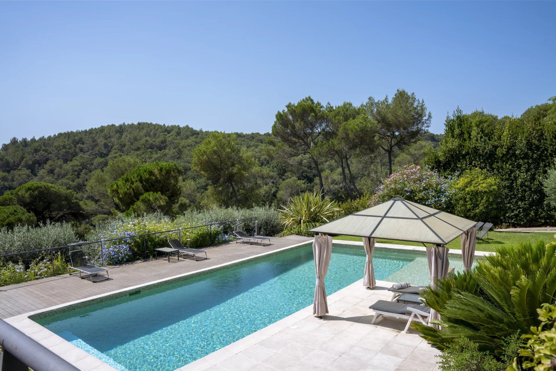 villa 12 Rooms for sale on Valbonne (06560)
