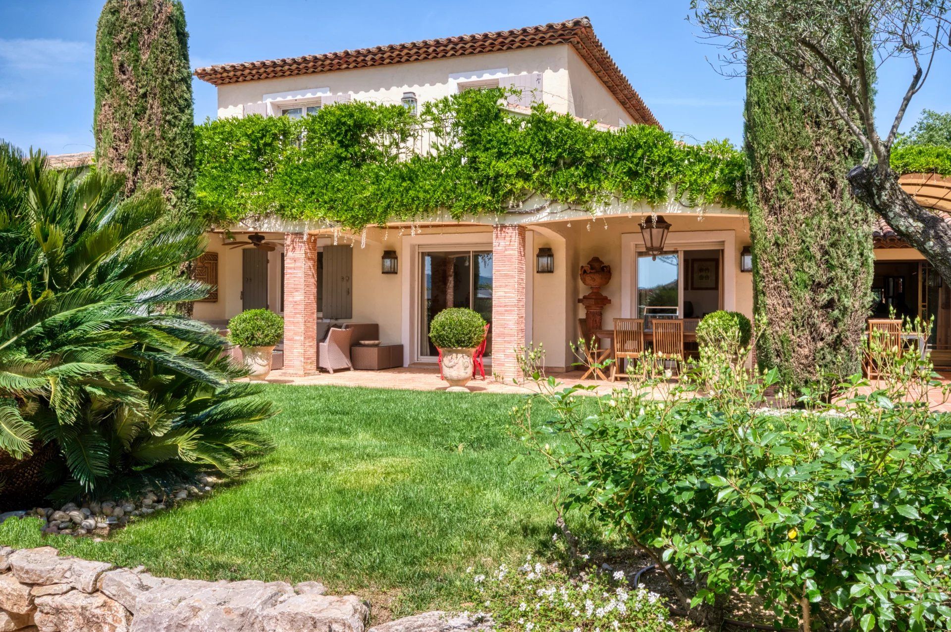 villa 7 Rooms for sale on Grimaud (83310)