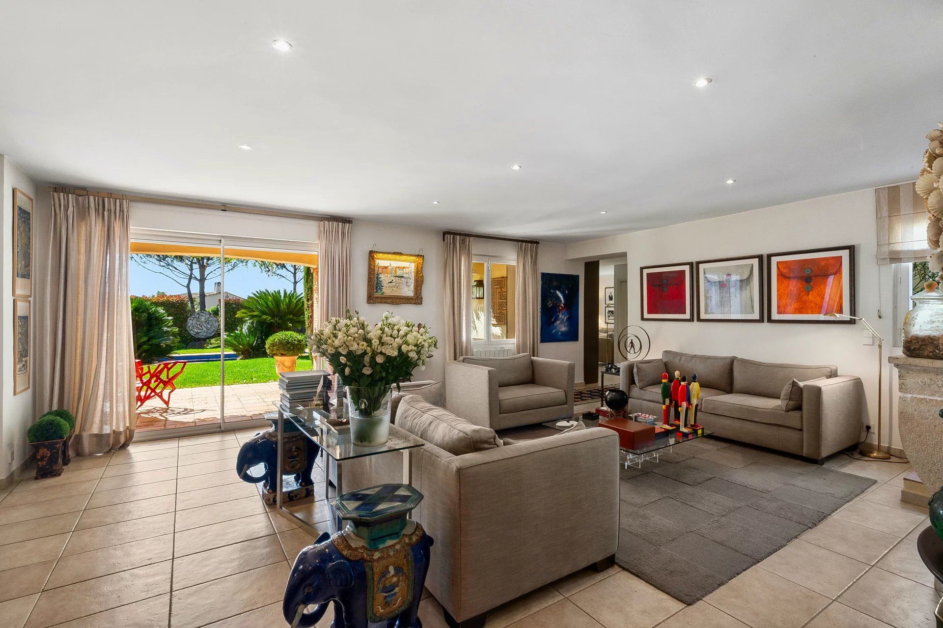 villa 7 Rooms for sale on Grimaud (83310)