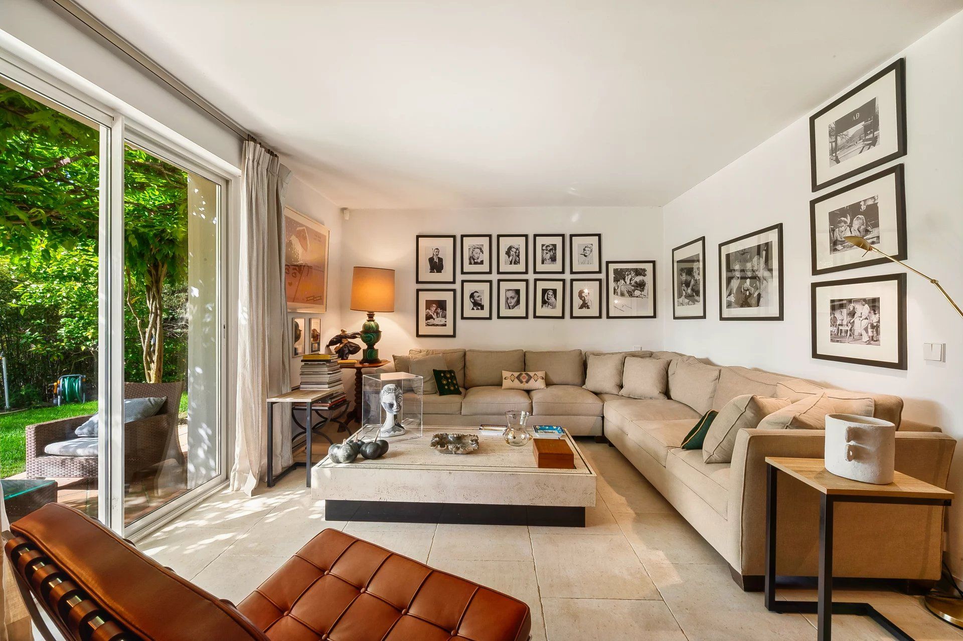villa 7 Rooms for sale on Grimaud (83310)