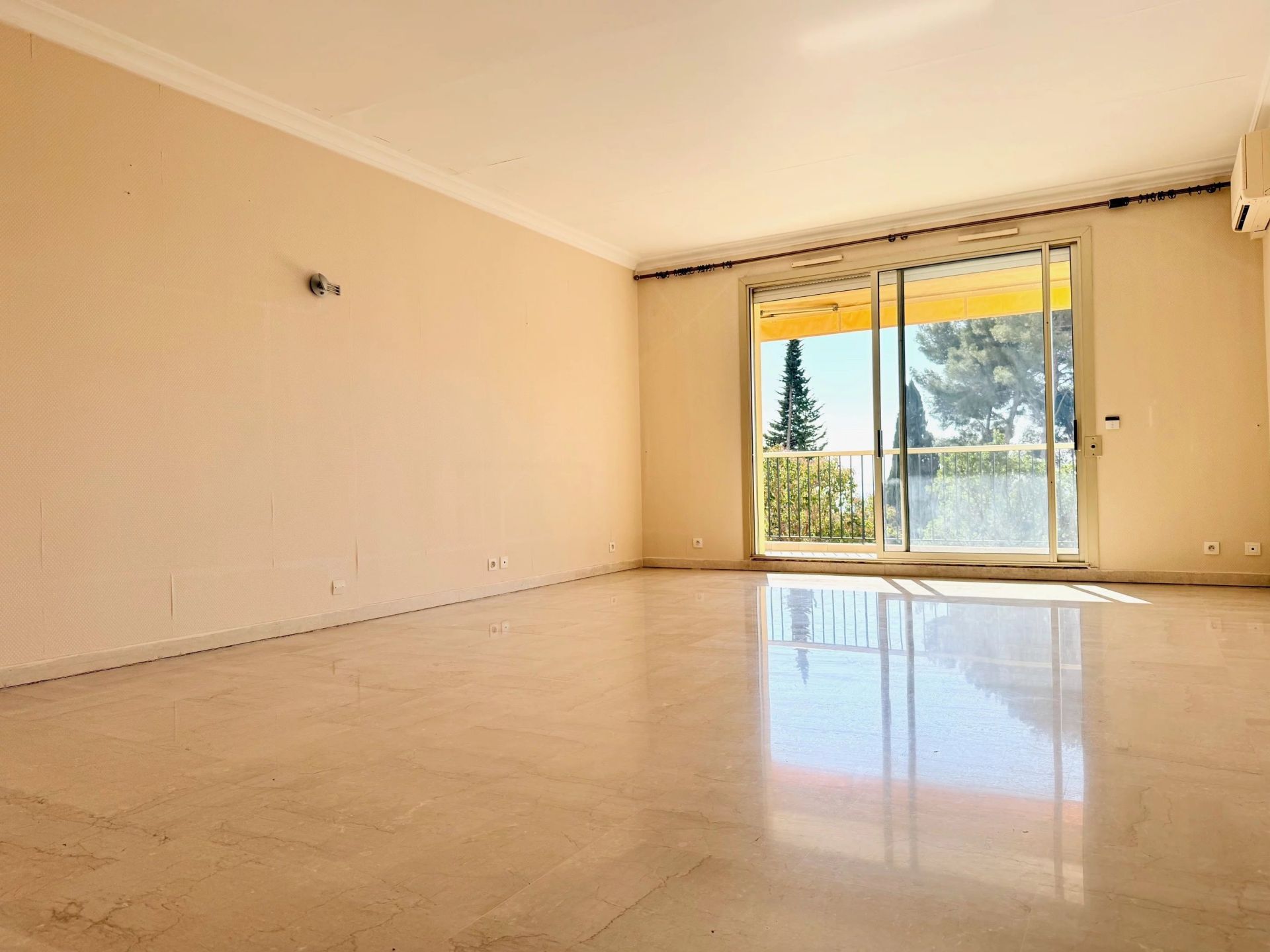 apartment 4 Rooms for sale on Nice (06200)