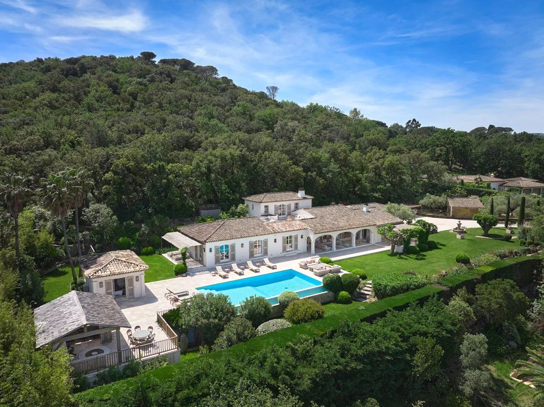 villa 8 Pièces en location saisonnière sur Saint-Tropez (83990)